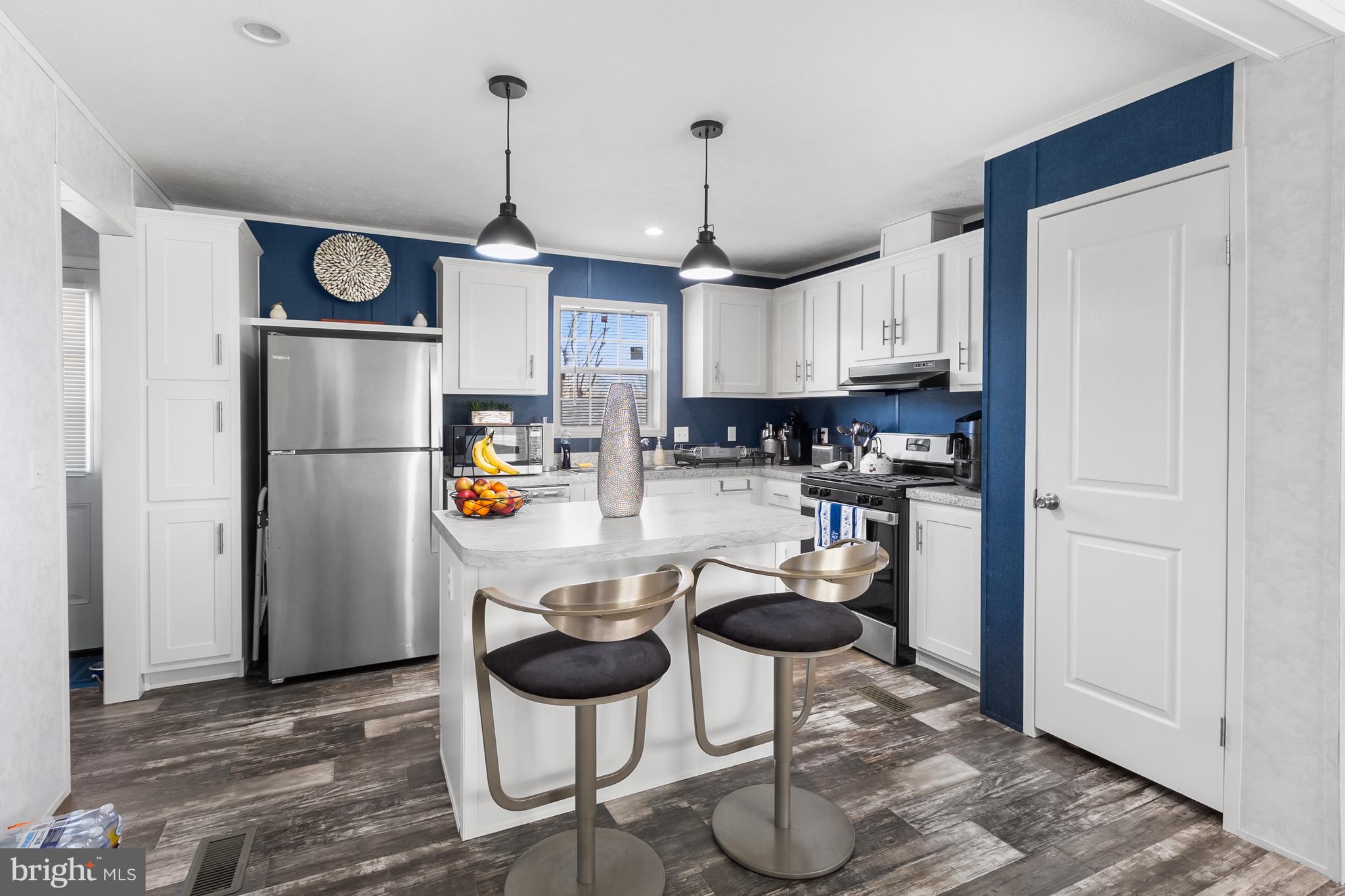 MURRAY MANOR - Residential