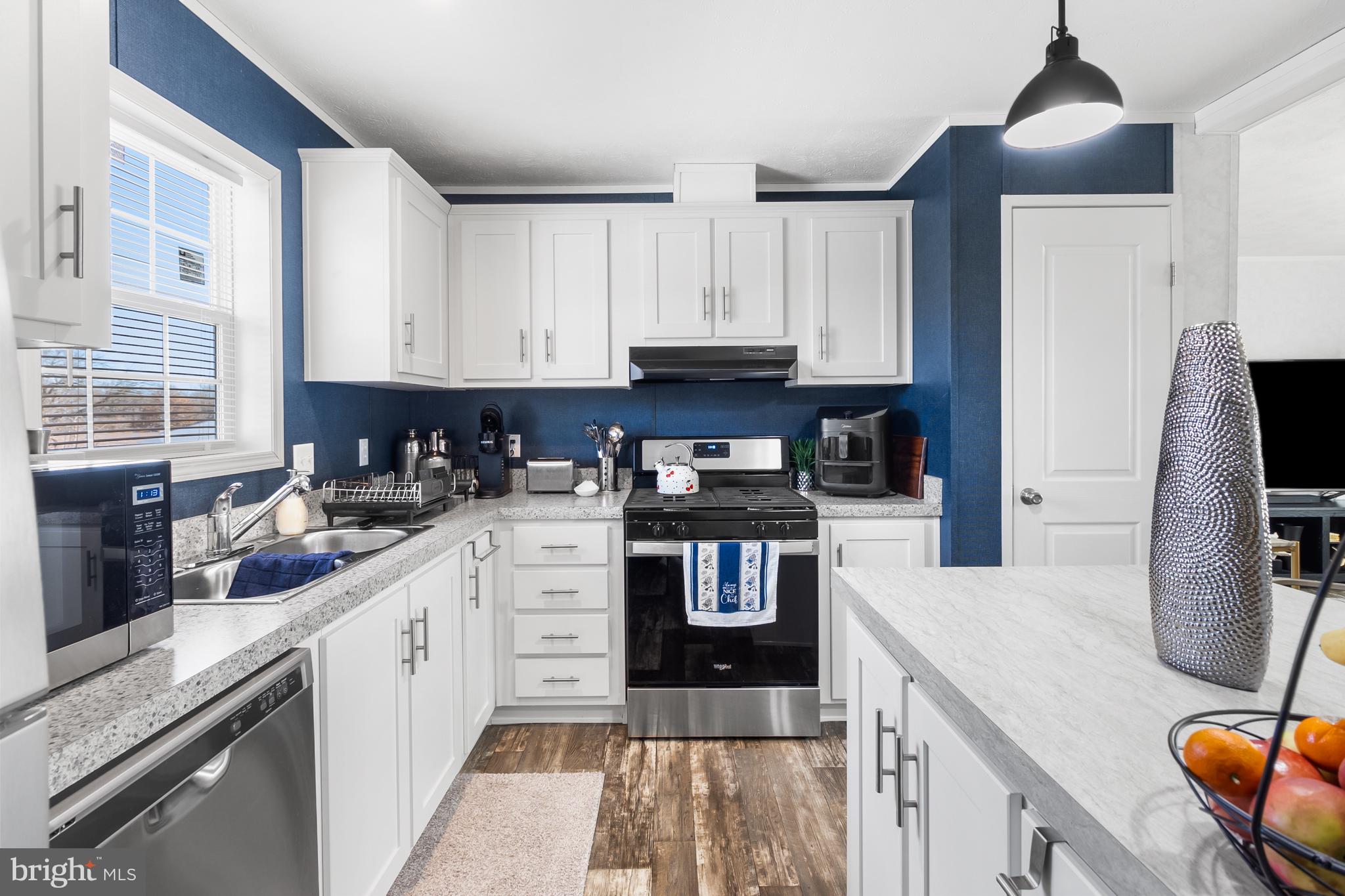 MURRAY MANOR - Residential