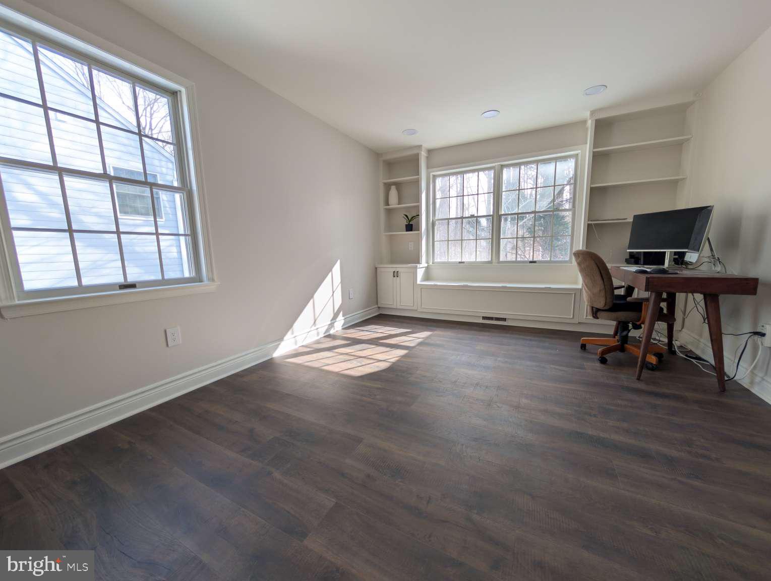 RIVER HILL - Residential