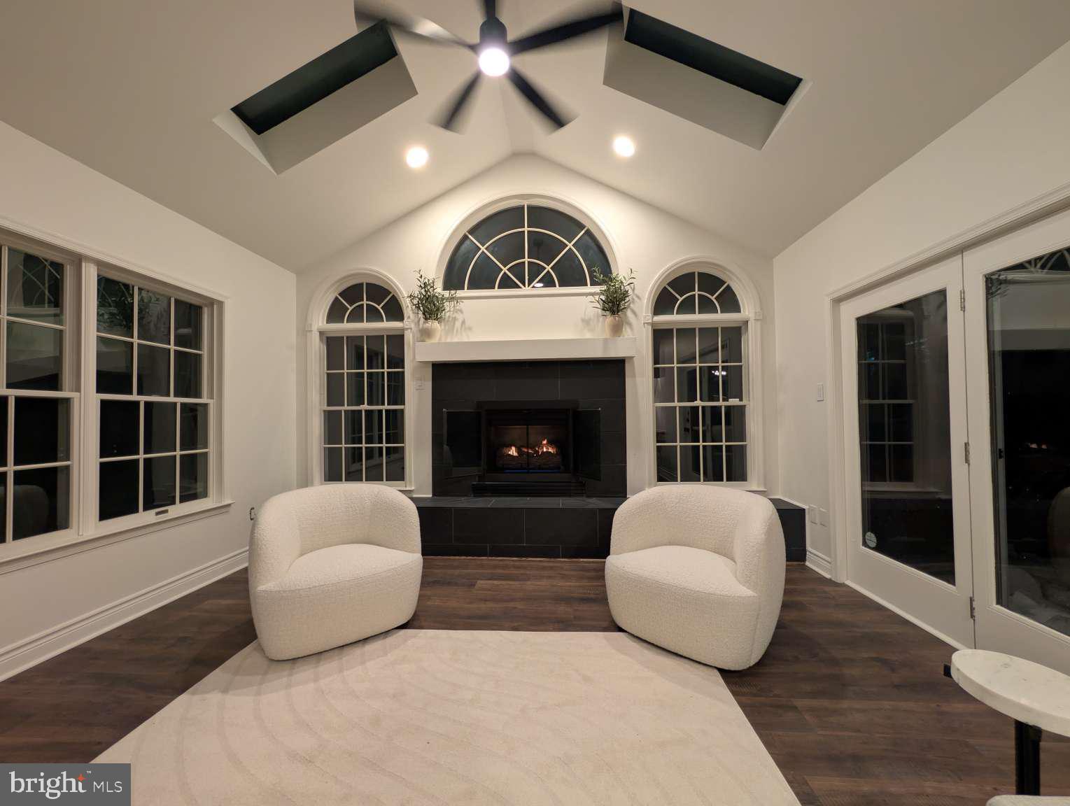 RIVER HILL - Residential