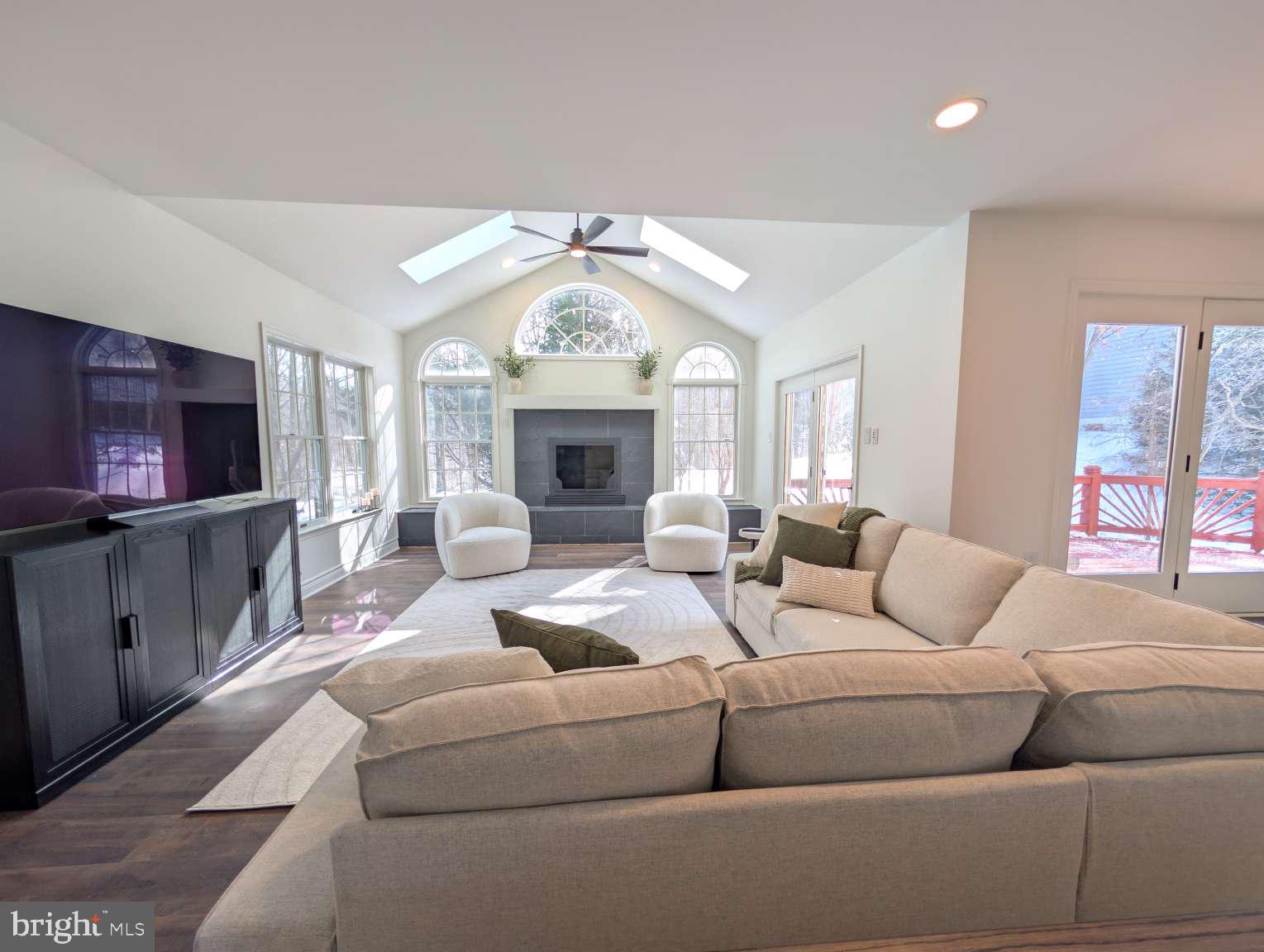 RIVER HILL - Residential