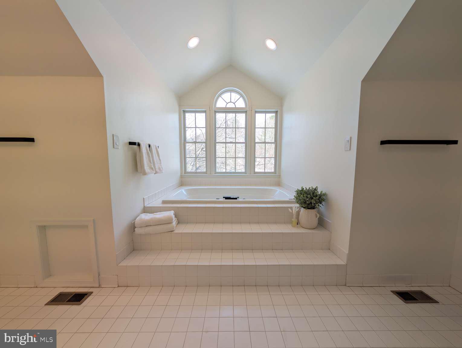 RIVER HILL - Residential