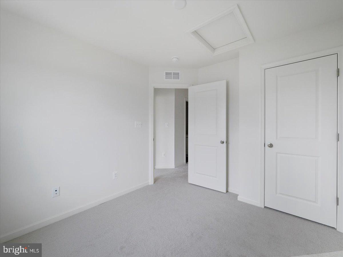 OVERLOOK AT RIVERSIDE TOWNHOMES - Residential Lease