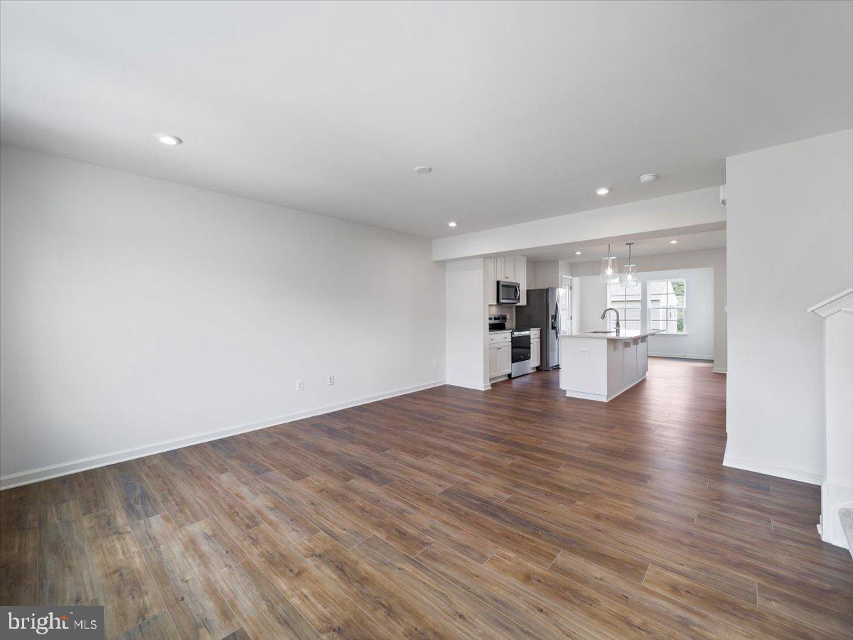 OVERLOOK AT RIVERSIDE TOWNHOMES - Residential Lease