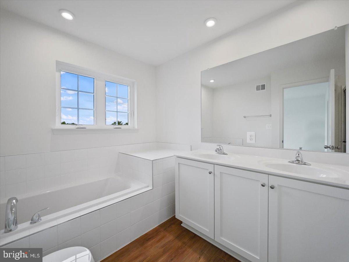 OVERLOOK AT RIVERSIDE TOWNHOMES - Residential Lease