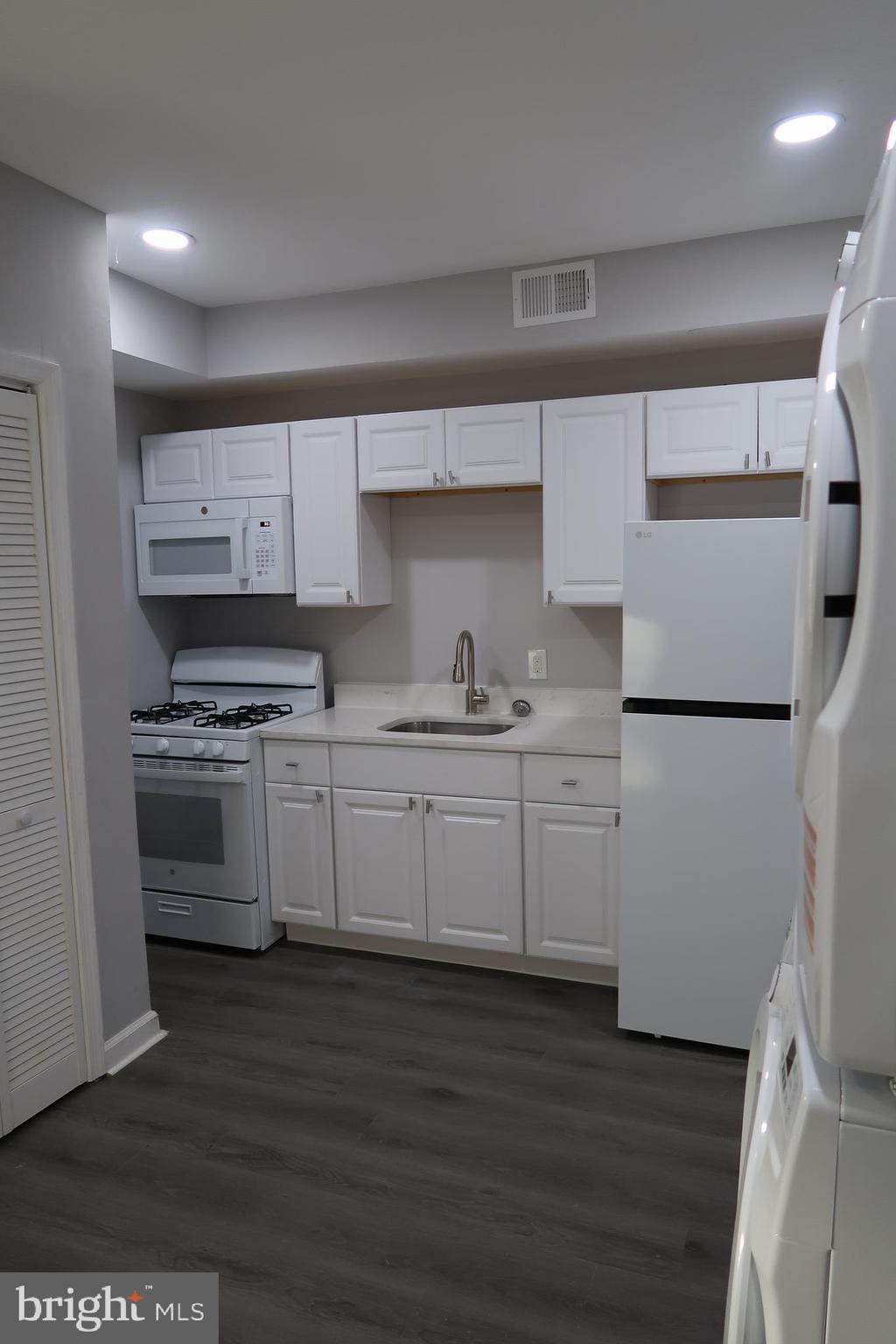 BELAIR-EDISON - Residential Lease