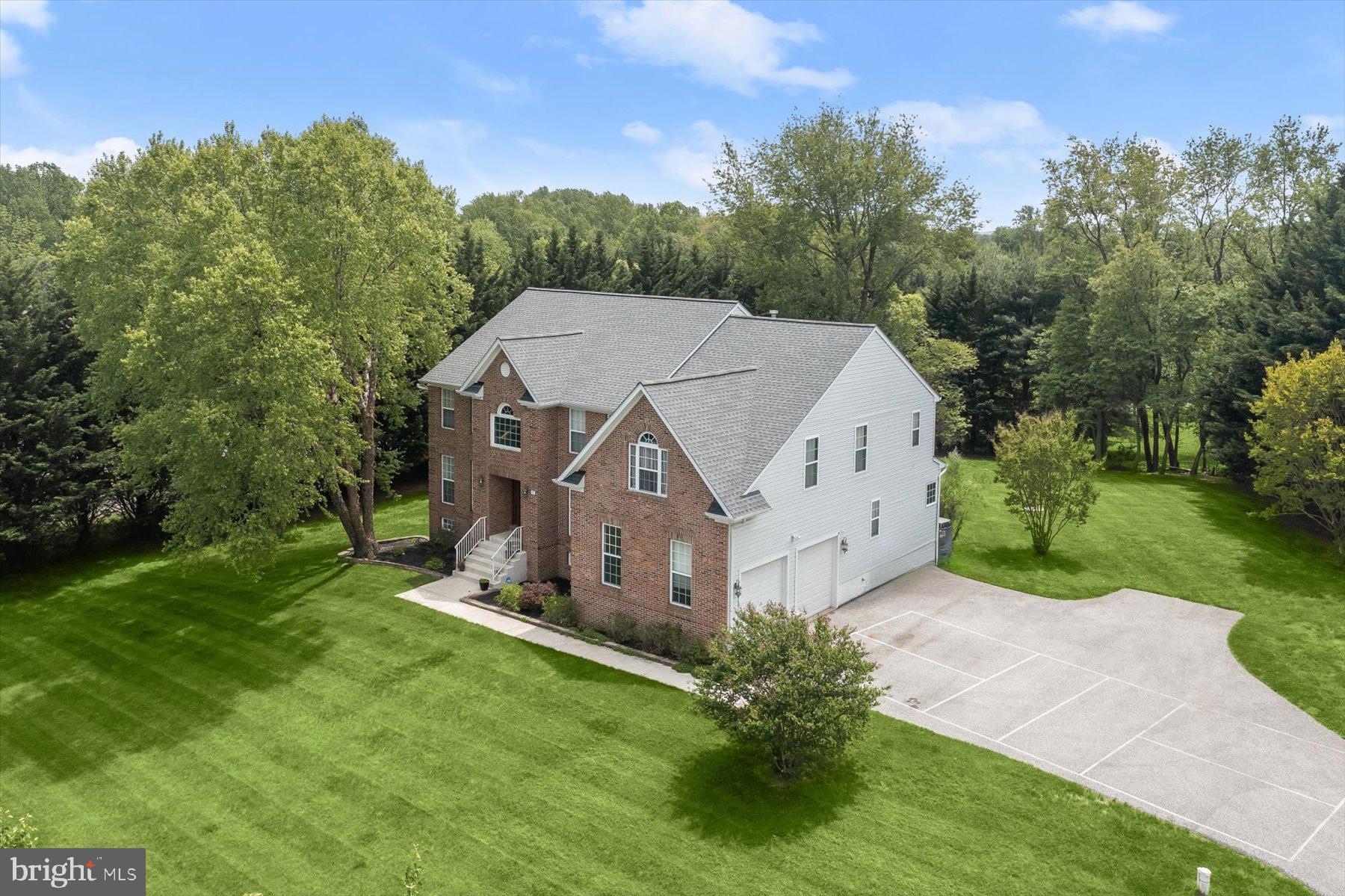 5 CAITLINS COURT