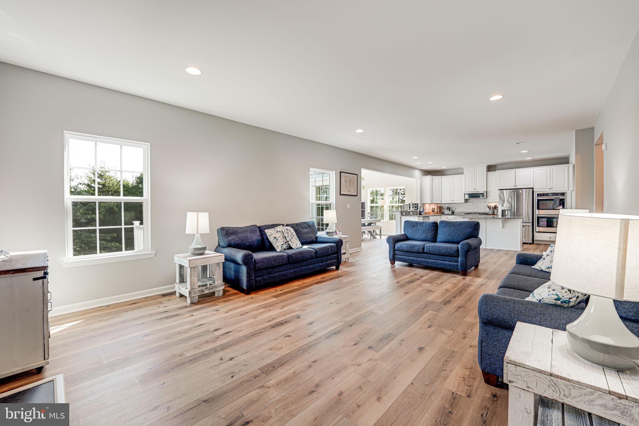 HOADLY MANOR - Residential