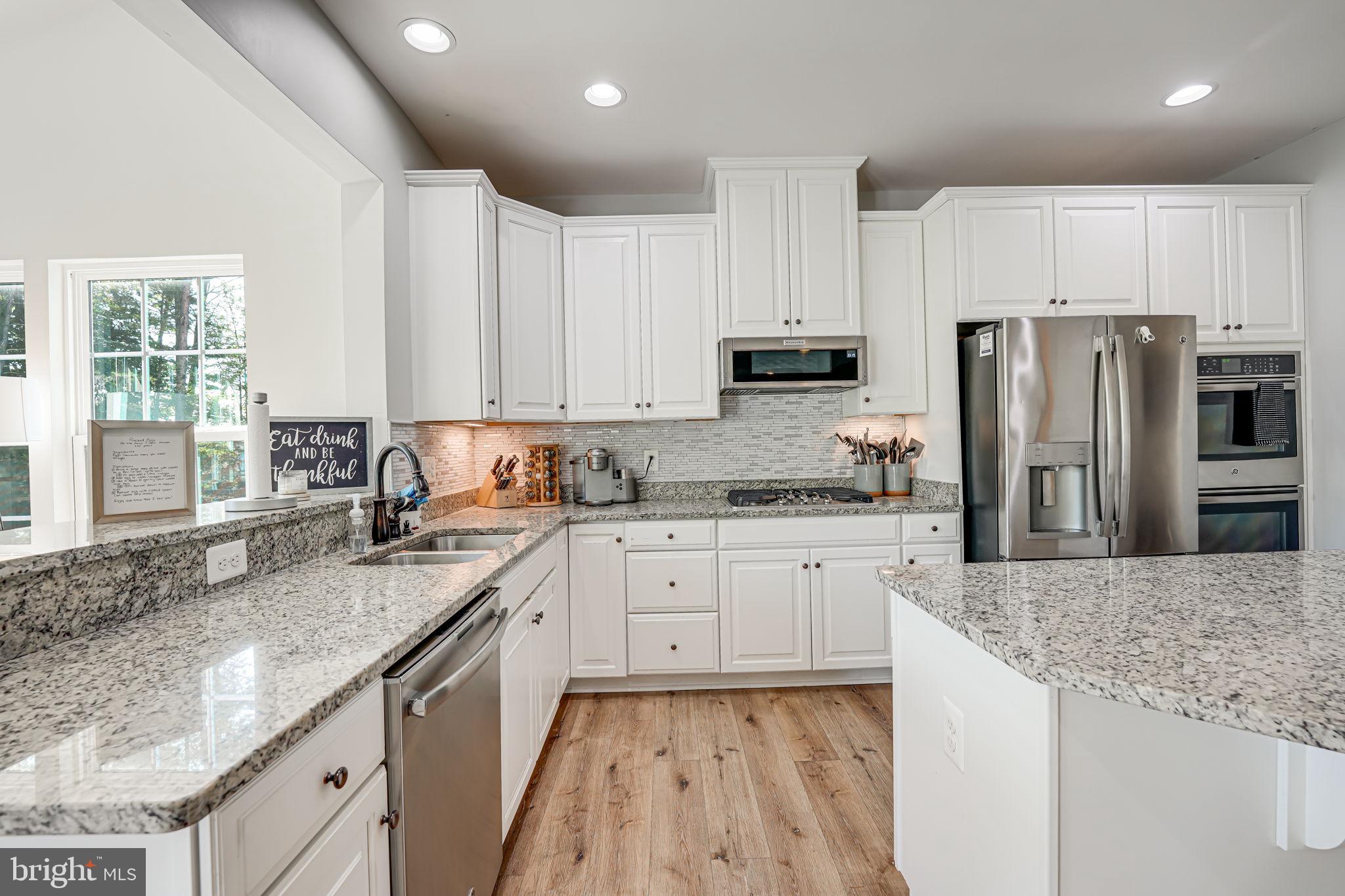 HOADLY MANOR - Residential