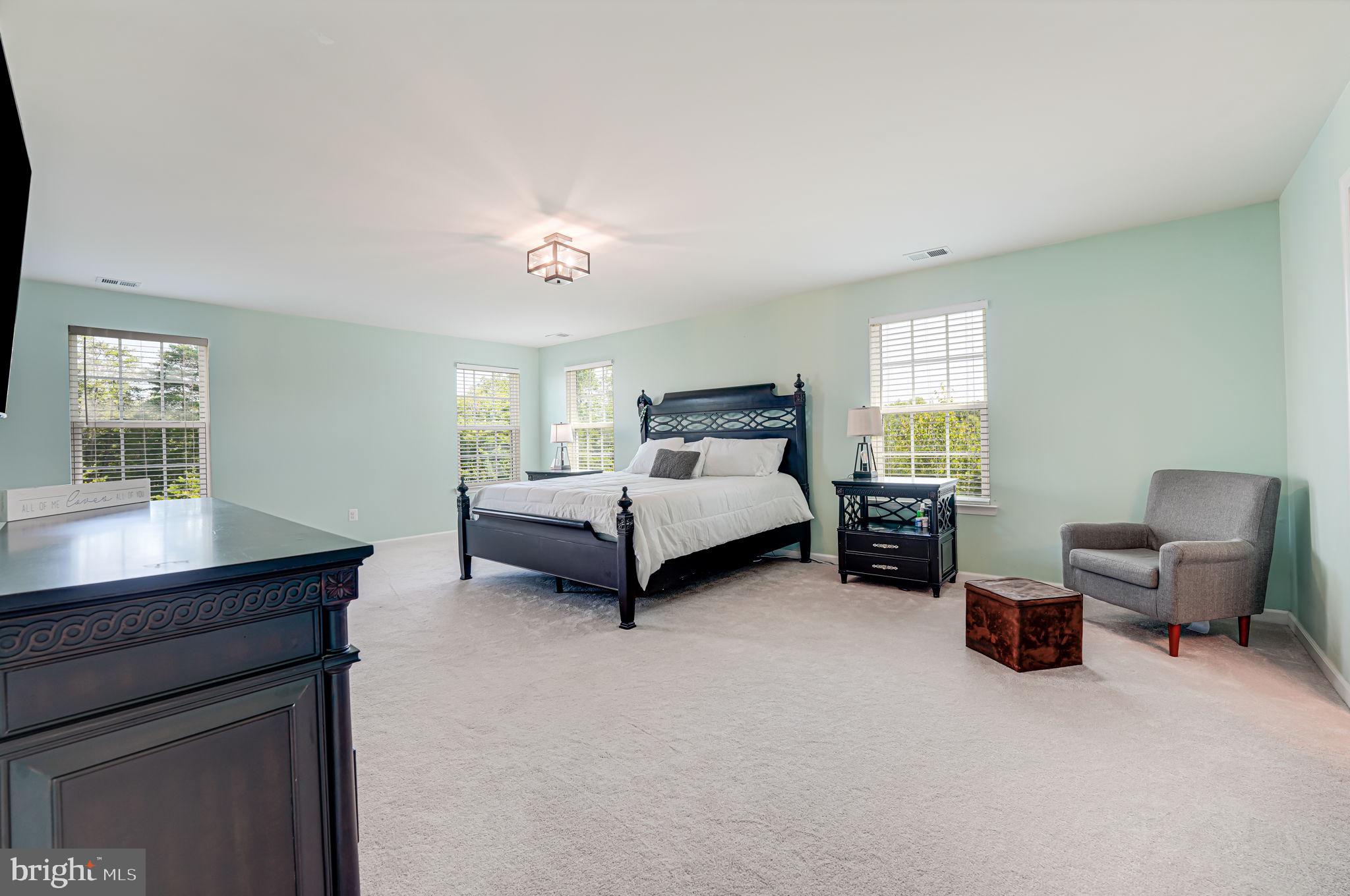 HOADLY MANOR - Residential