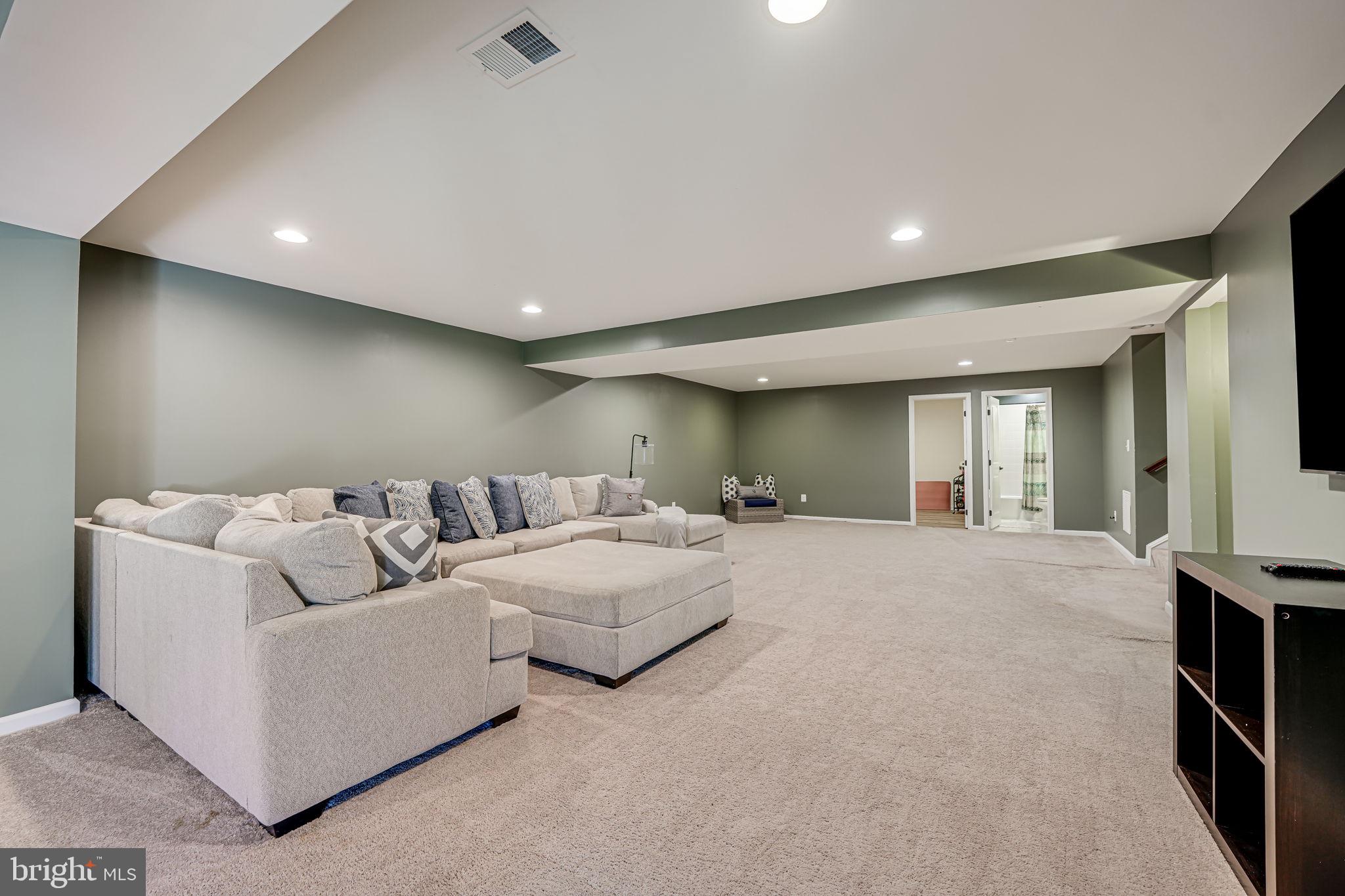 HOADLY MANOR - Residential