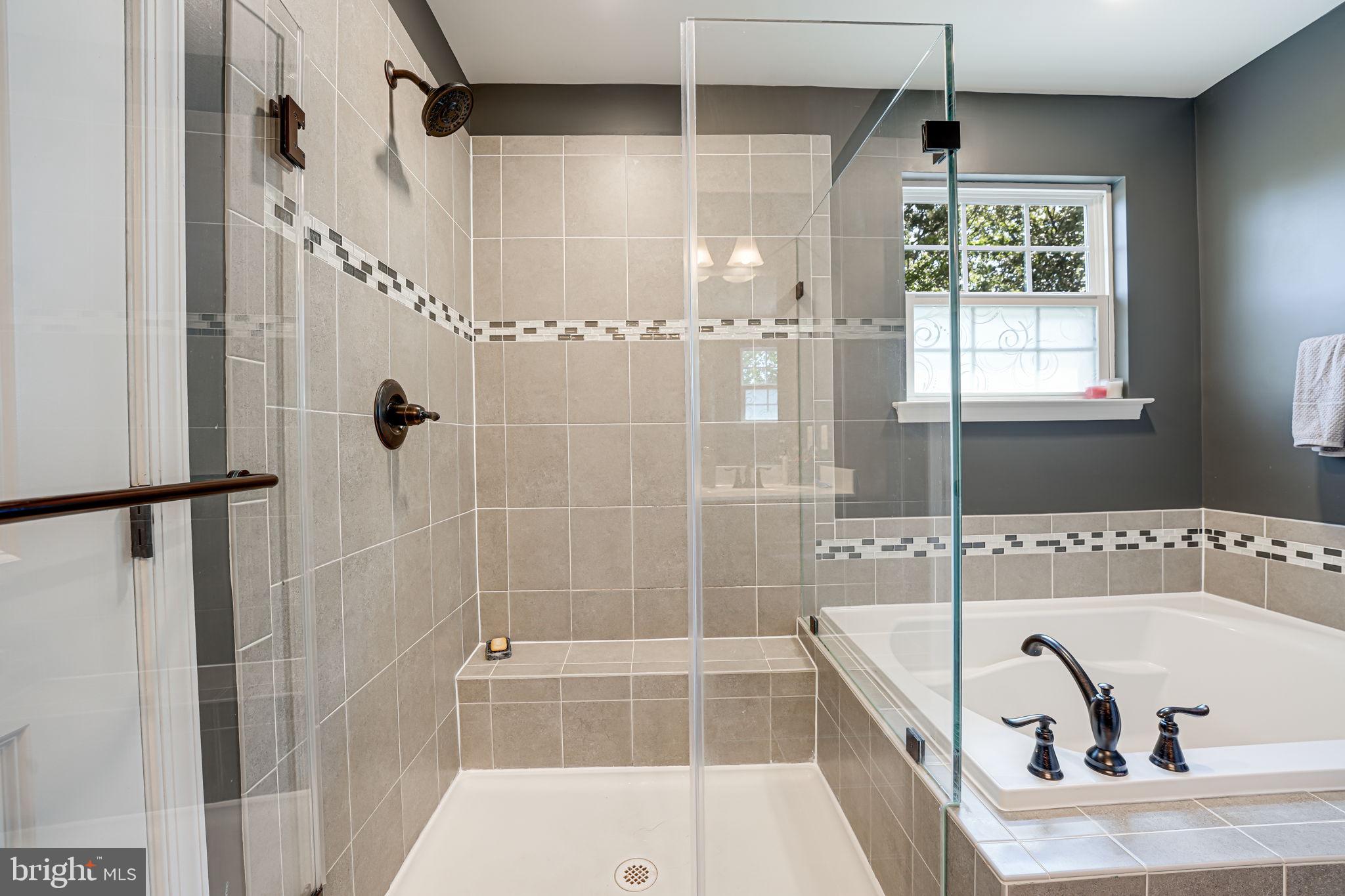 HOADLY MANOR - Residential