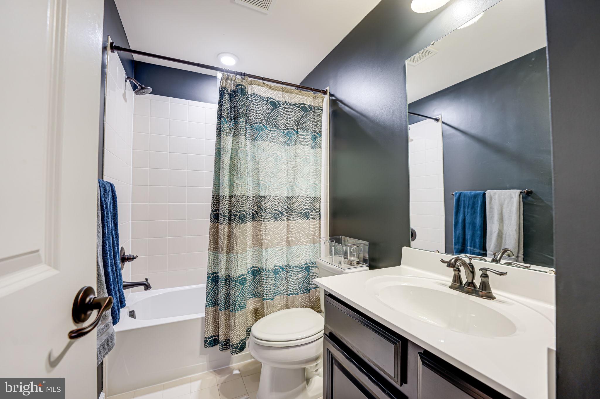 HOADLY MANOR - Residential