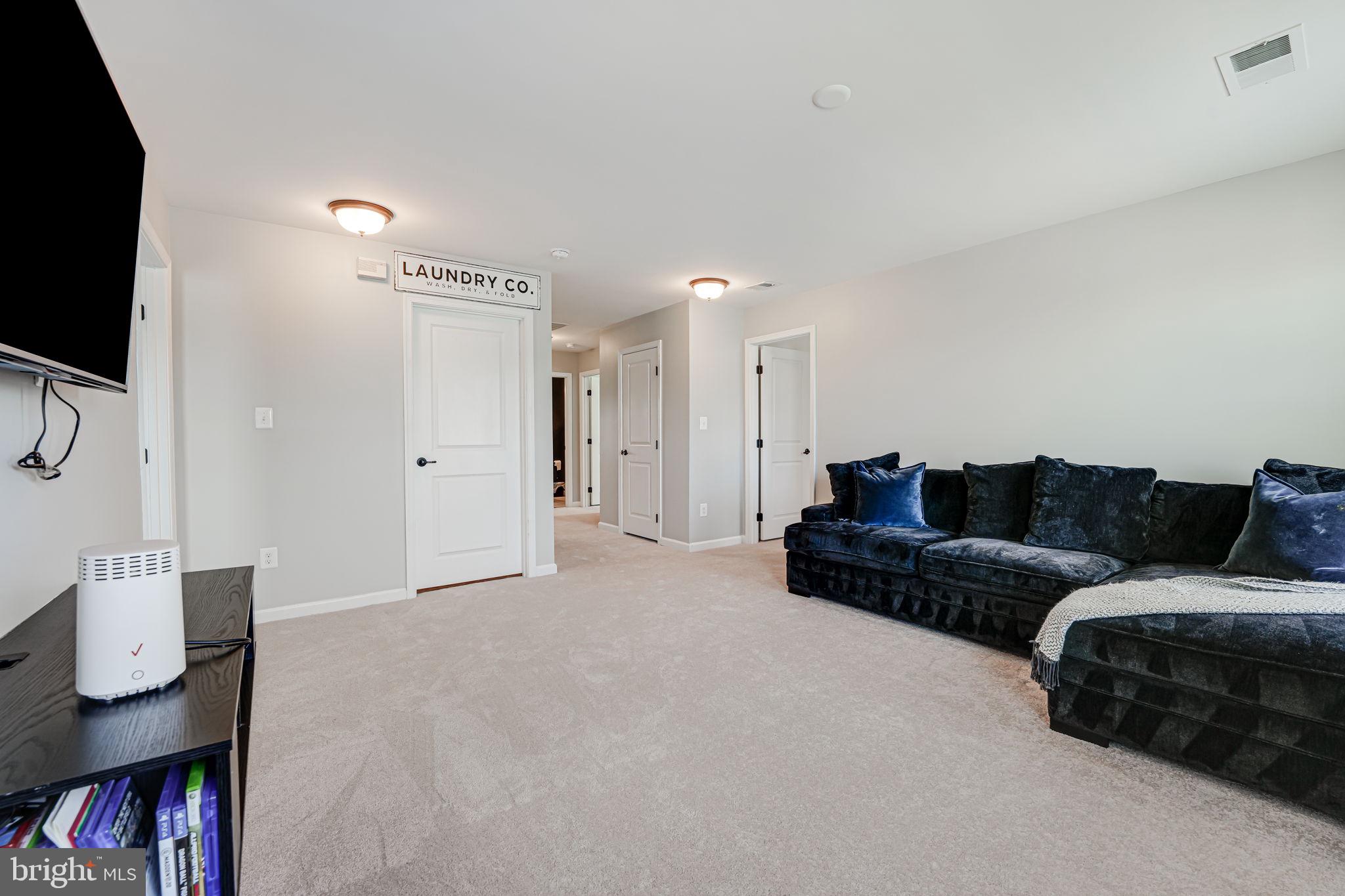 HOADLY MANOR - Residential