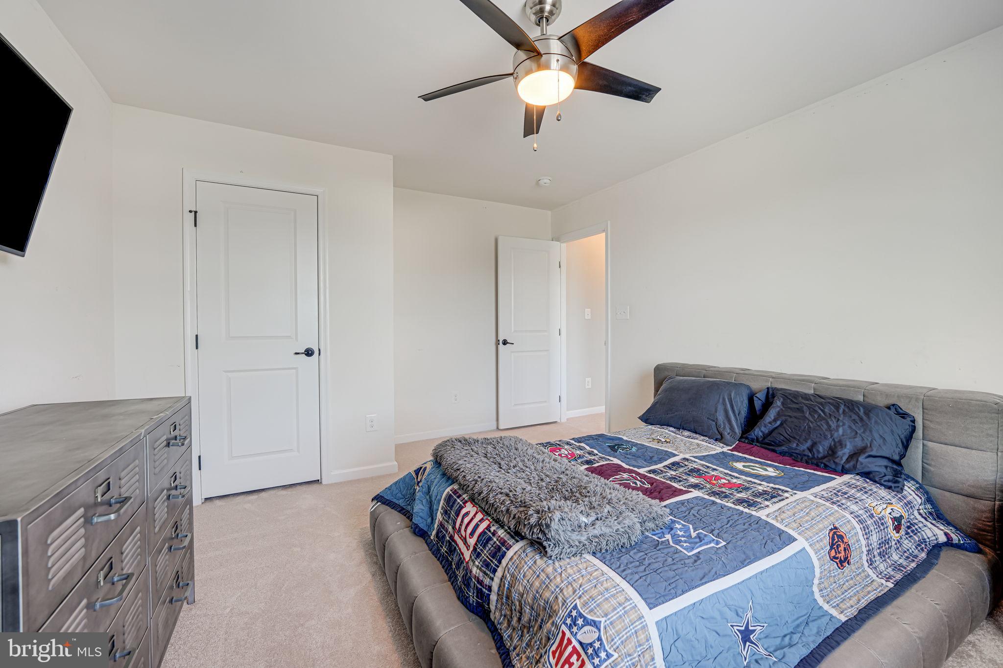 HOADLY MANOR - Residential