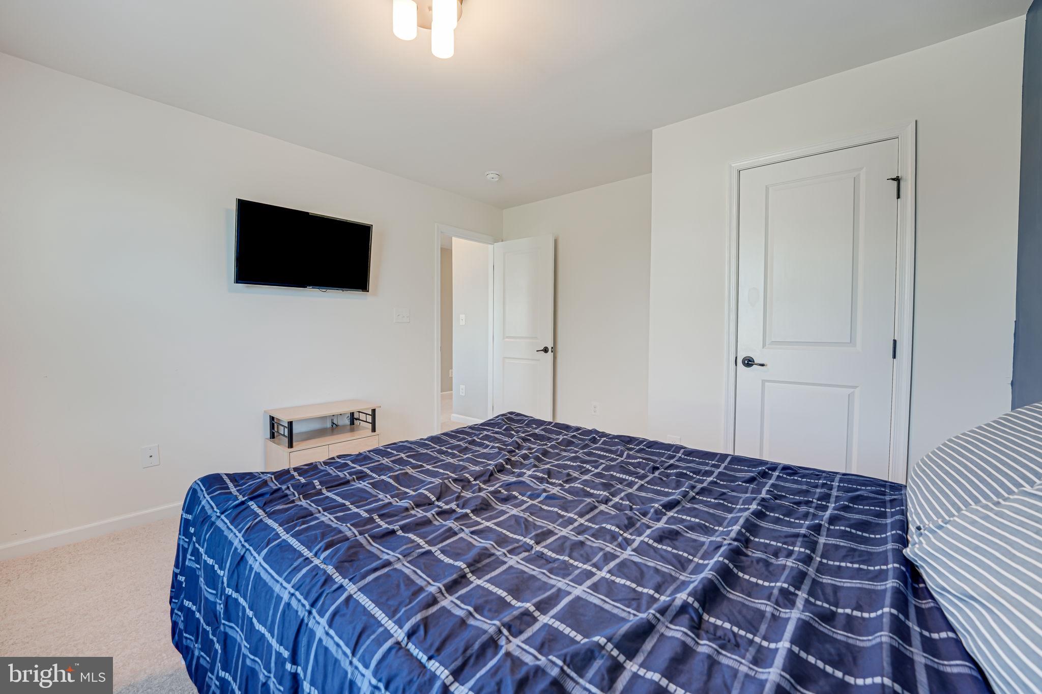 HOADLY MANOR - Residential