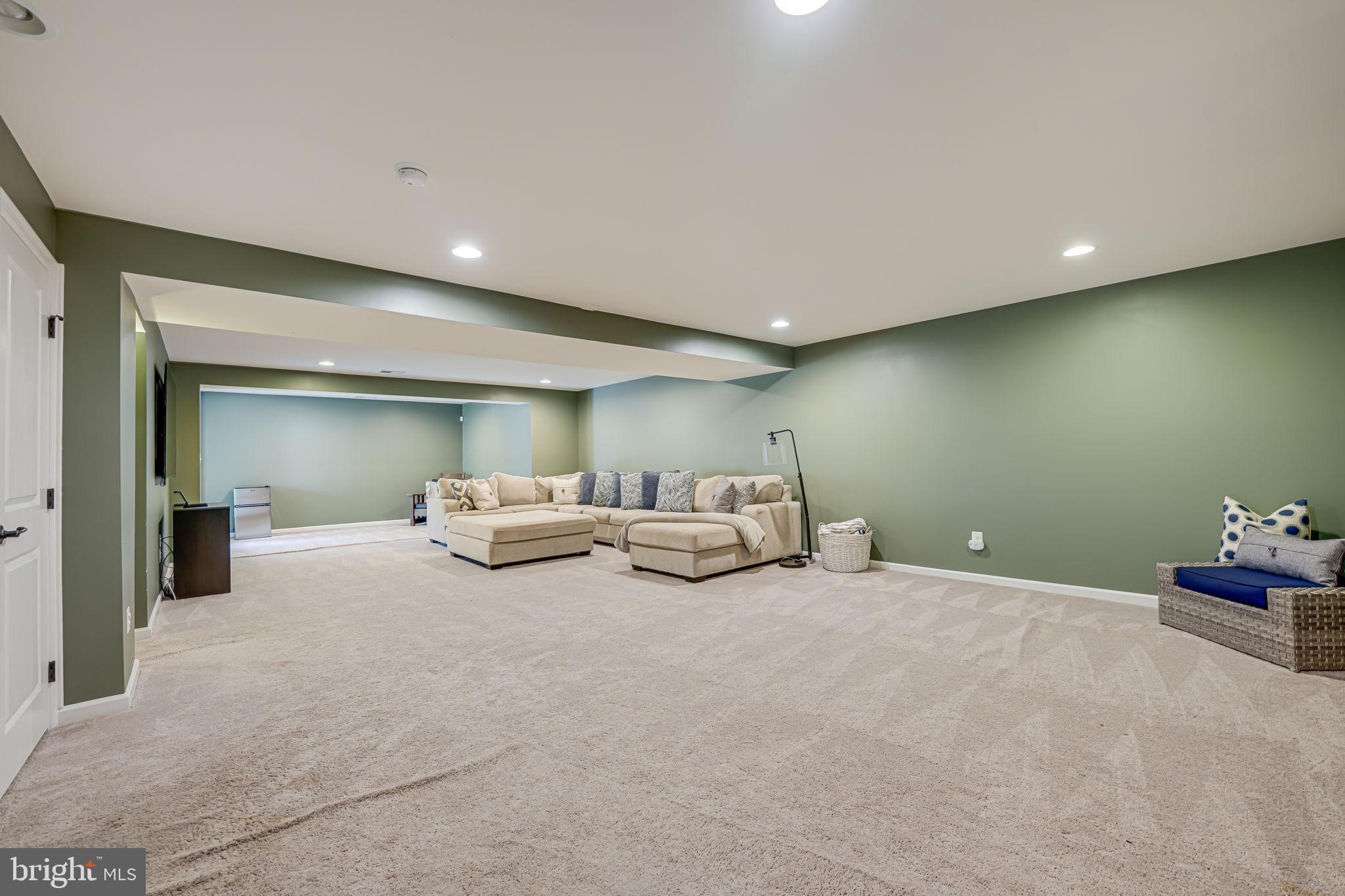 HOADLY MANOR - Residential