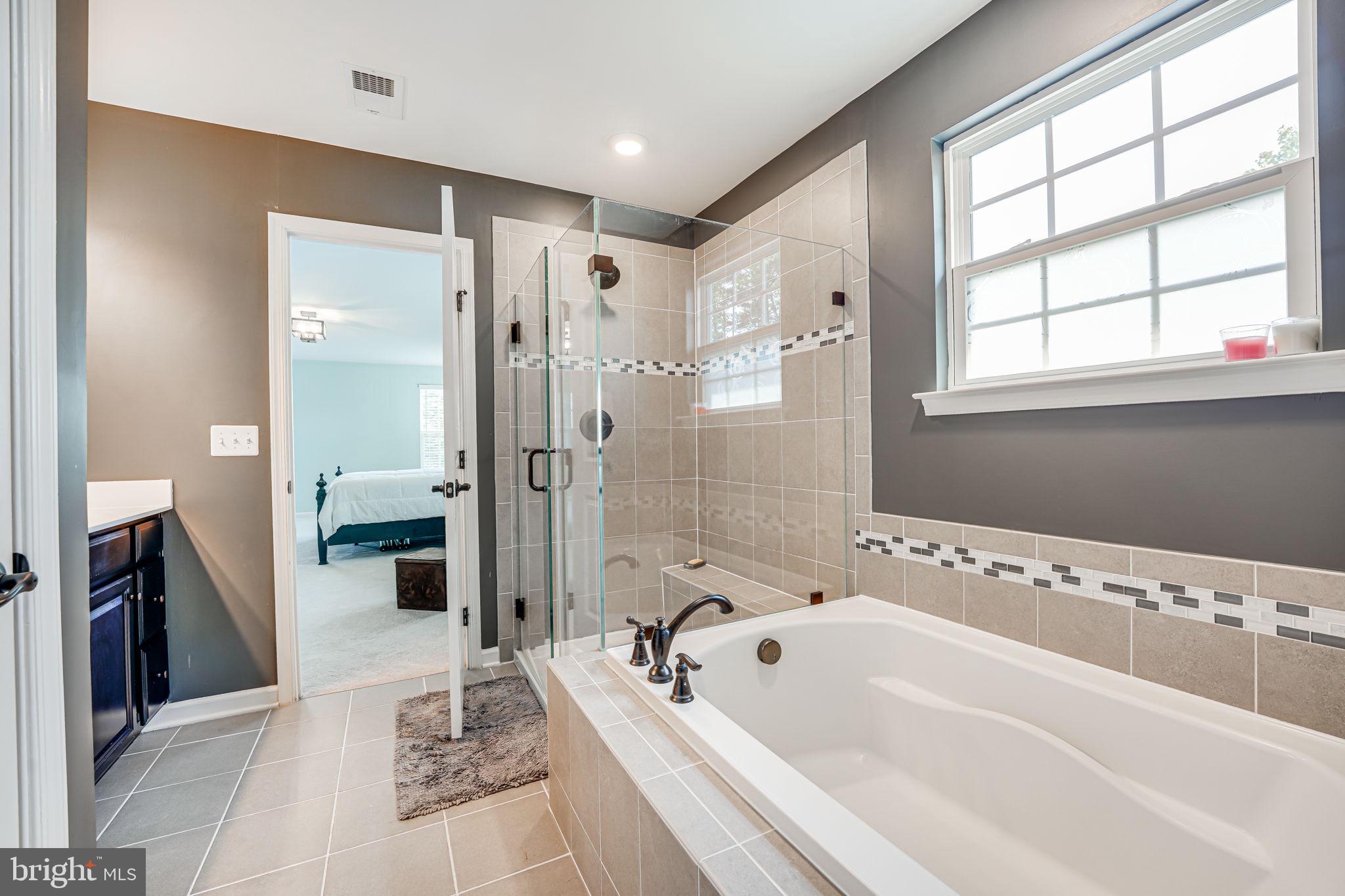 HOADLY MANOR - Residential