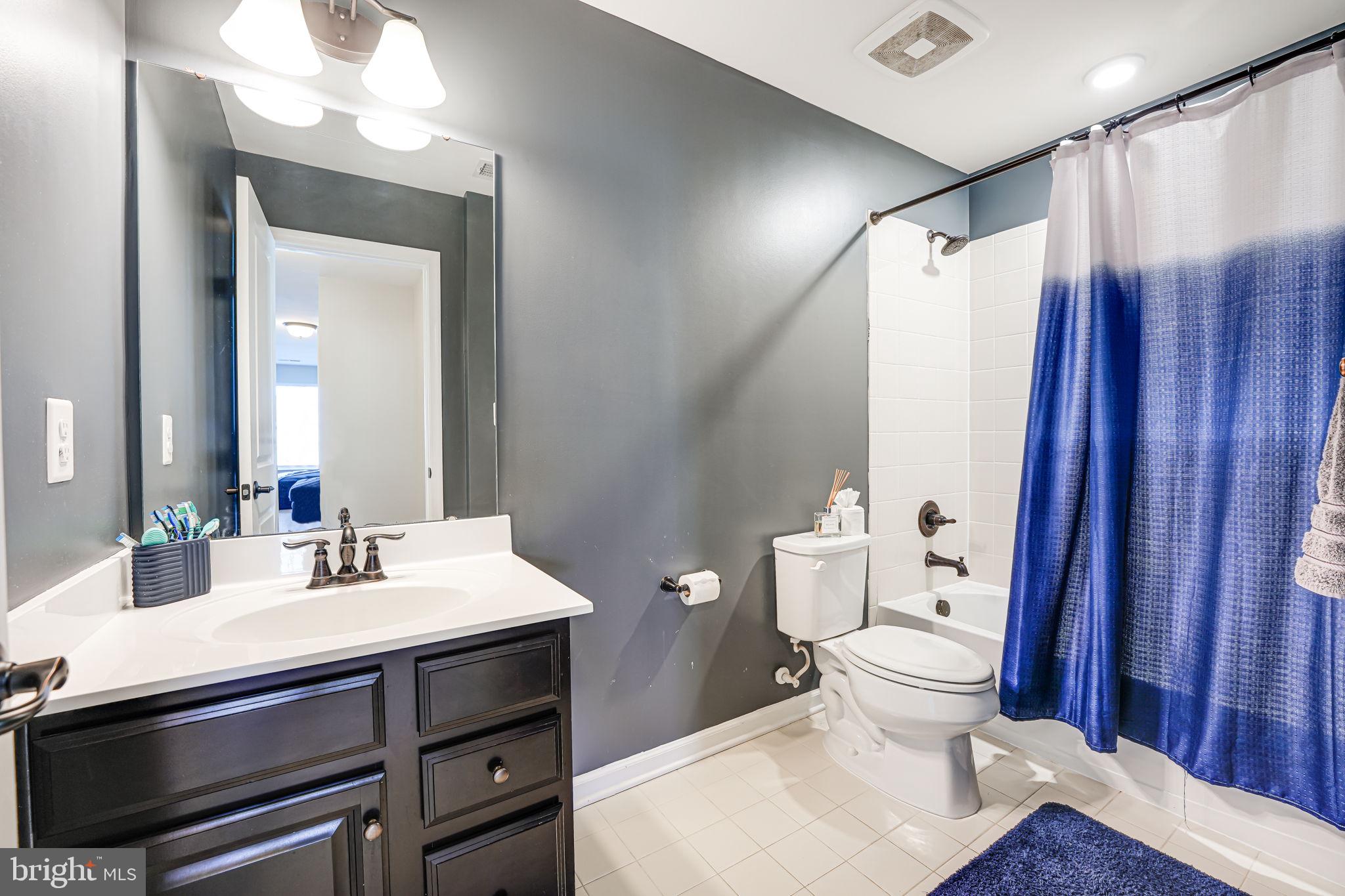 HOADLY MANOR - Residential