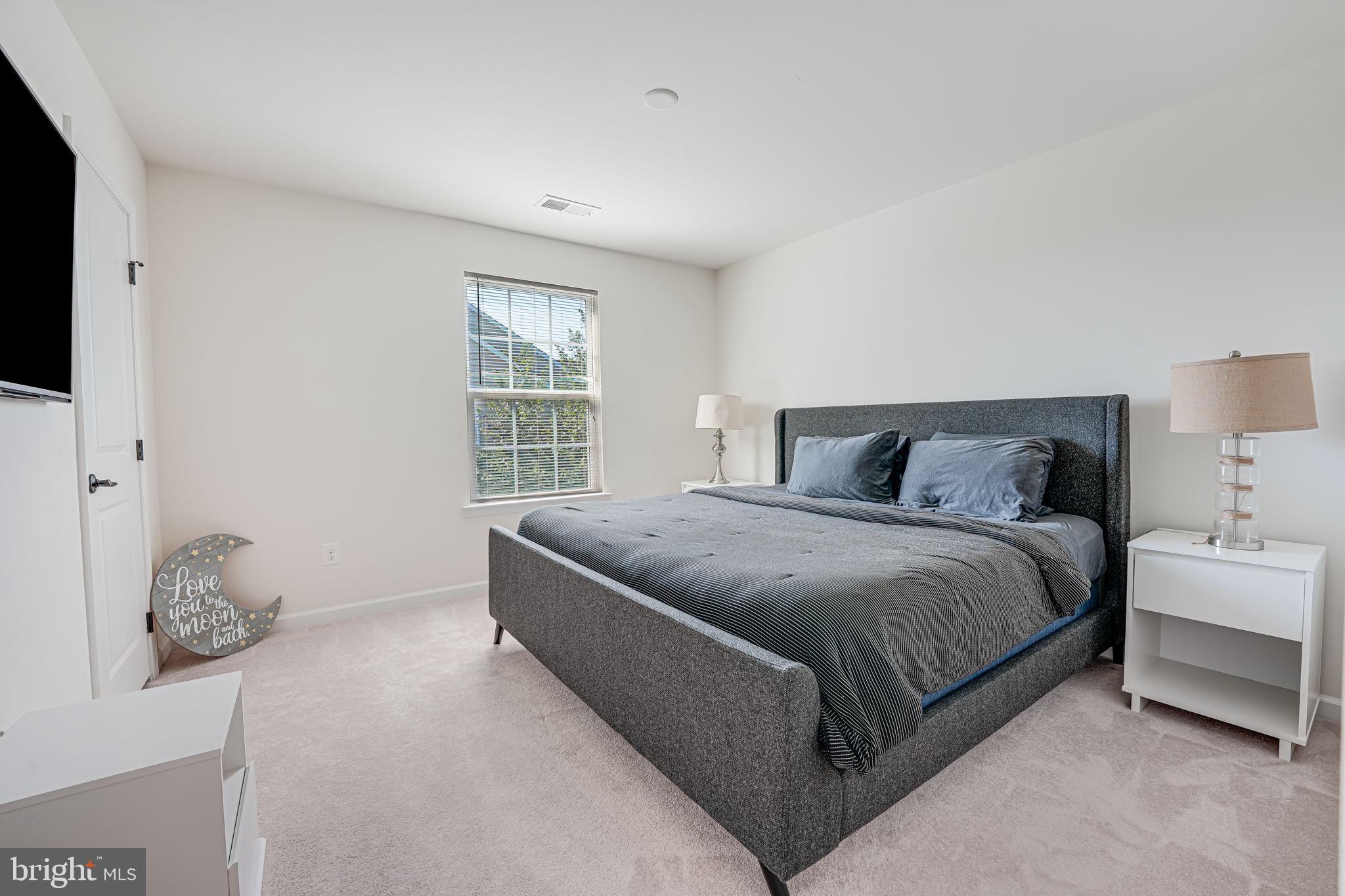 HOADLY MANOR - Residential