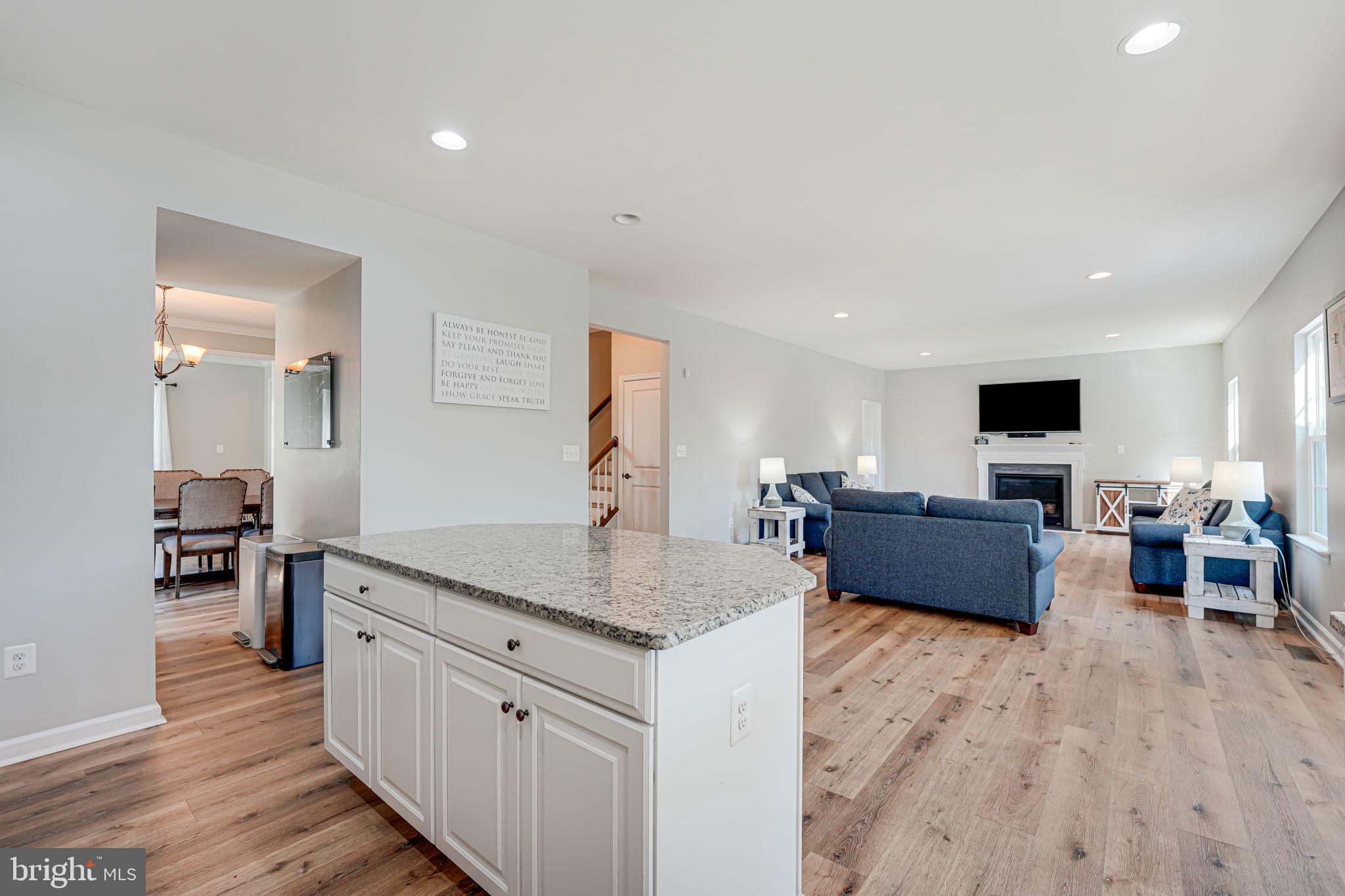 HOADLY MANOR - Residential