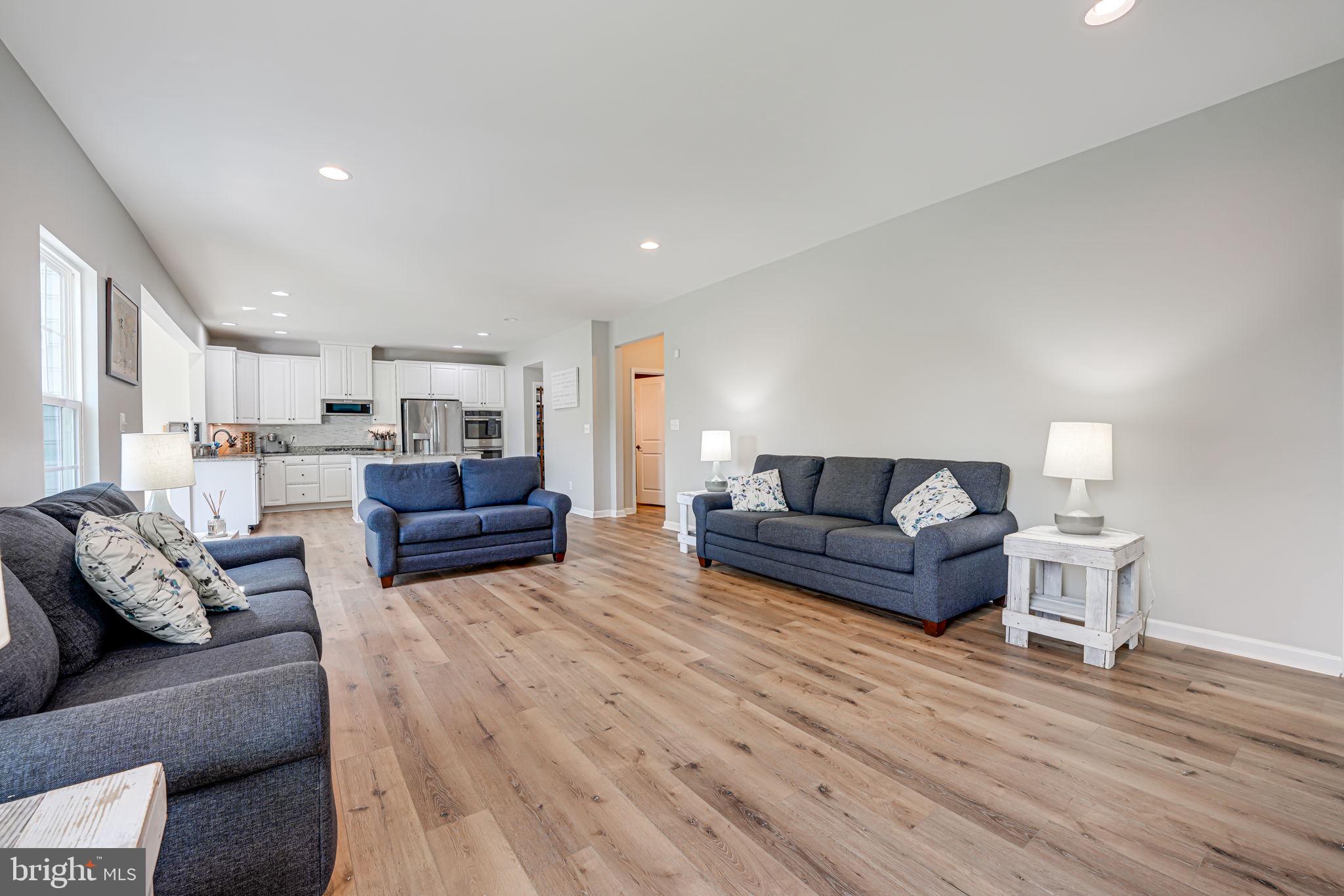 HOADLY MANOR - Residential