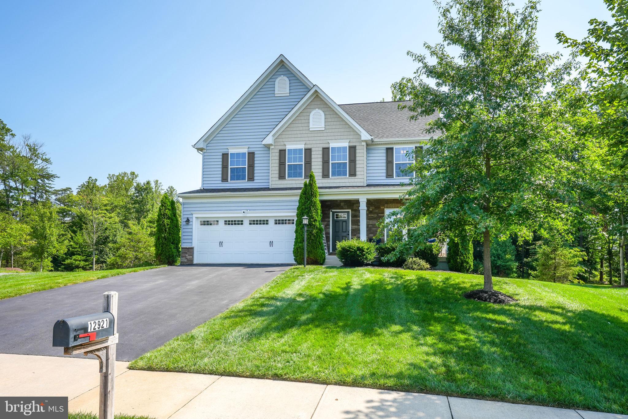 HOADLY MANOR - Residential