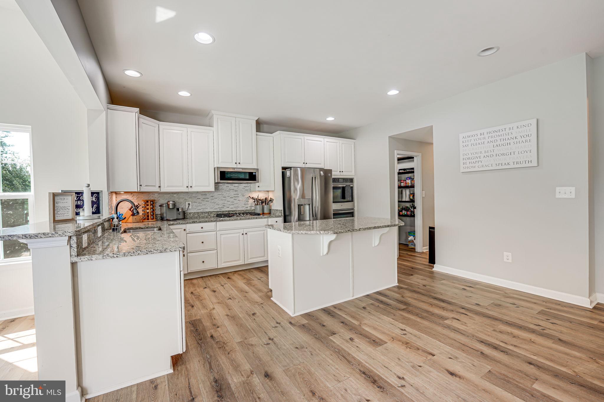 HOADLY MANOR - Residential