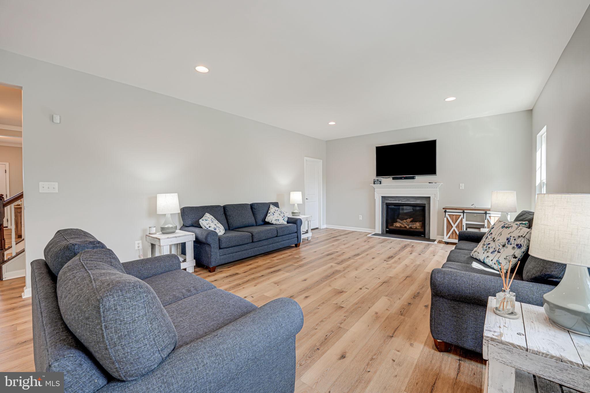 HOADLY MANOR - Residential