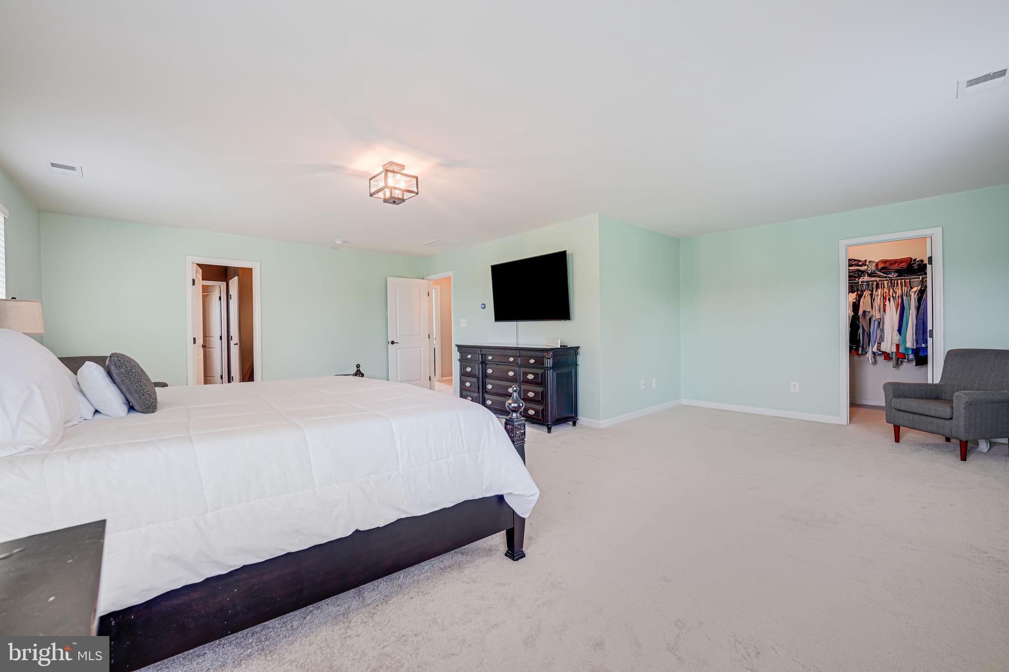 HOADLY MANOR - Residential