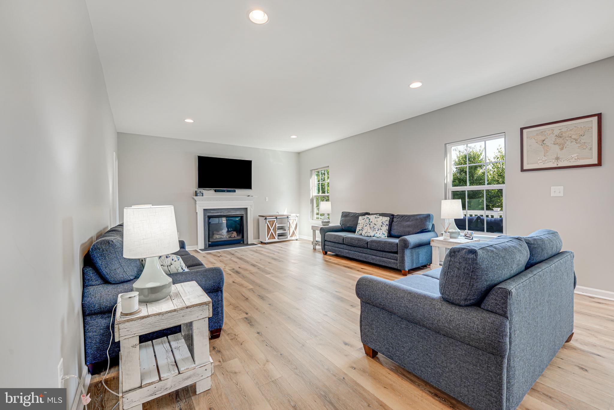 HOADLY MANOR - Residential