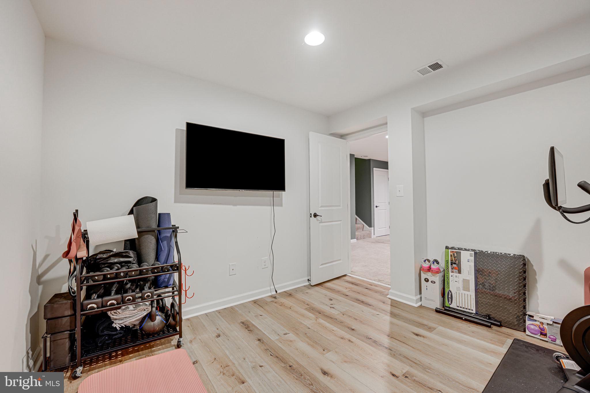 HOADLY MANOR - Residential