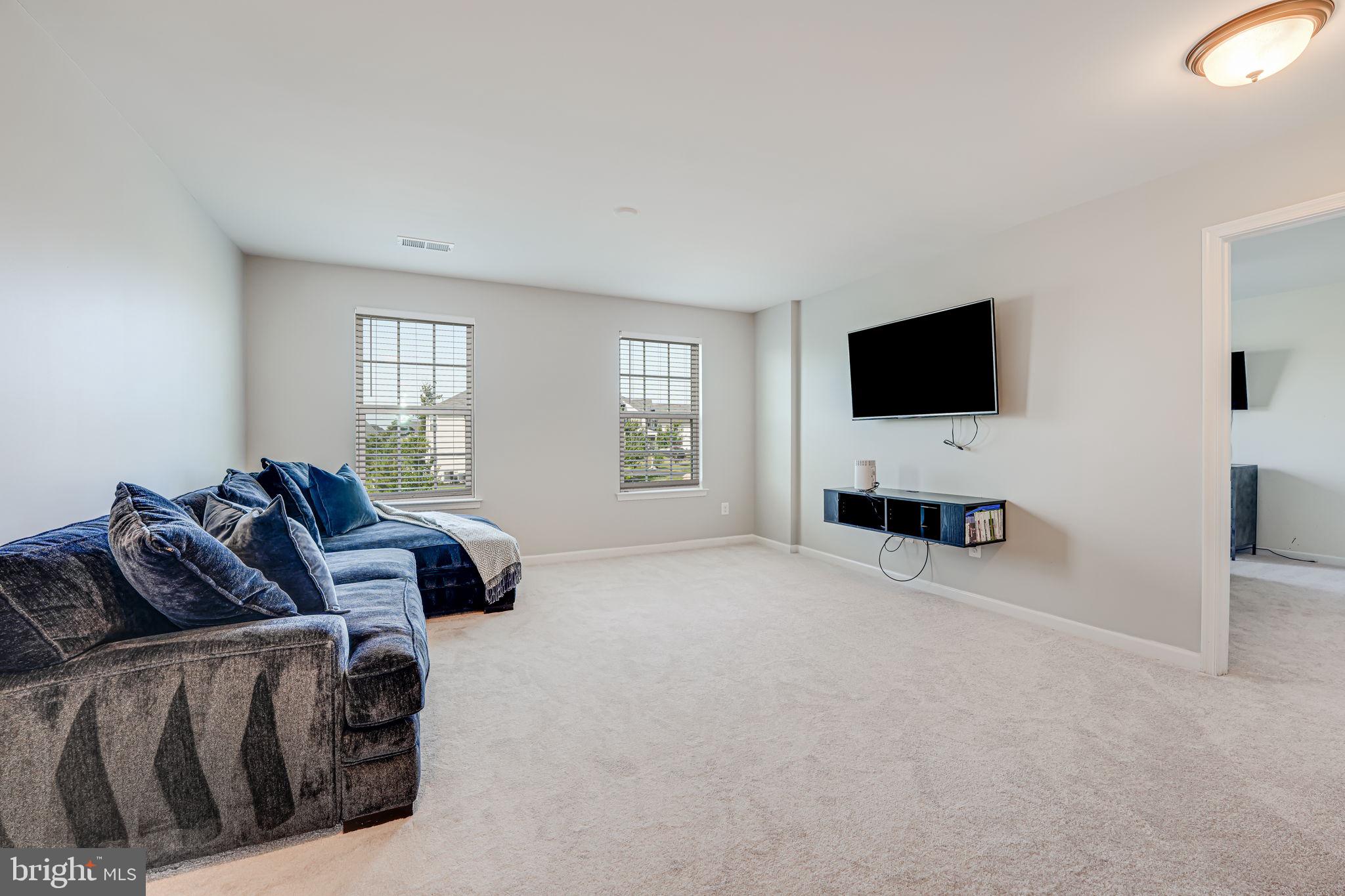 HOADLY MANOR - Residential