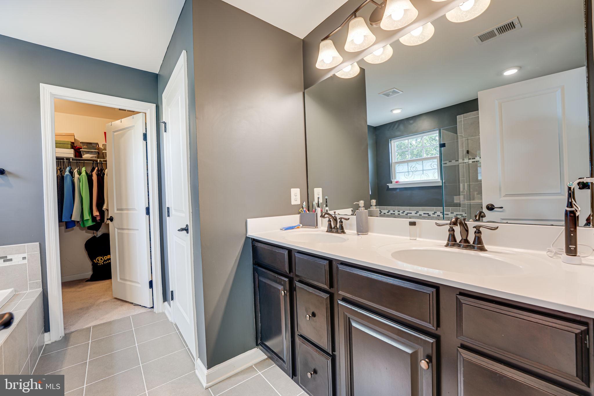 HOADLY MANOR - Residential