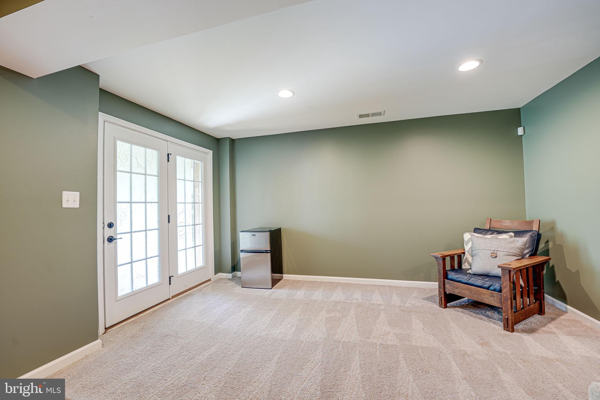 HOADLY MANOR - Residential