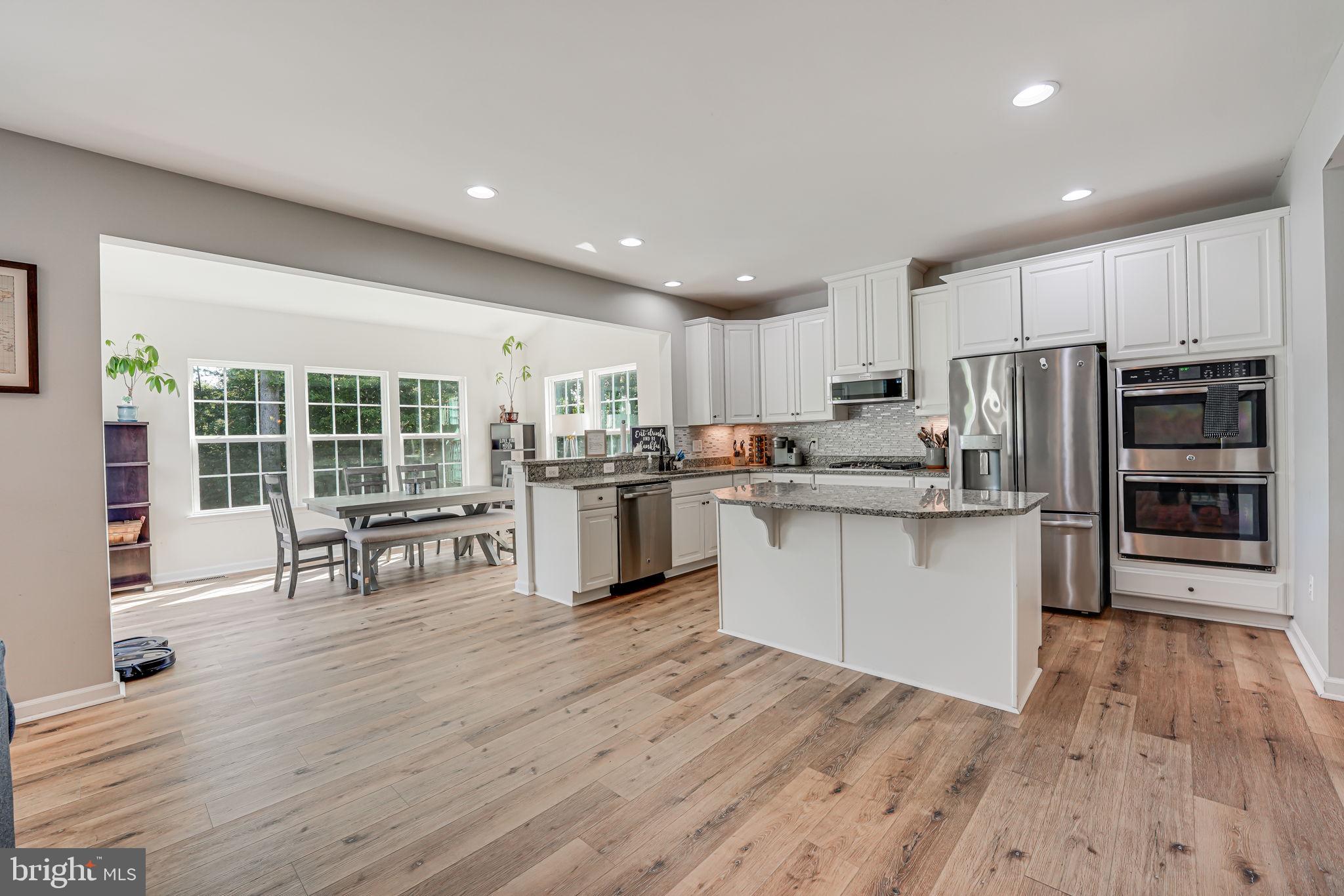 HOADLY MANOR - Residential