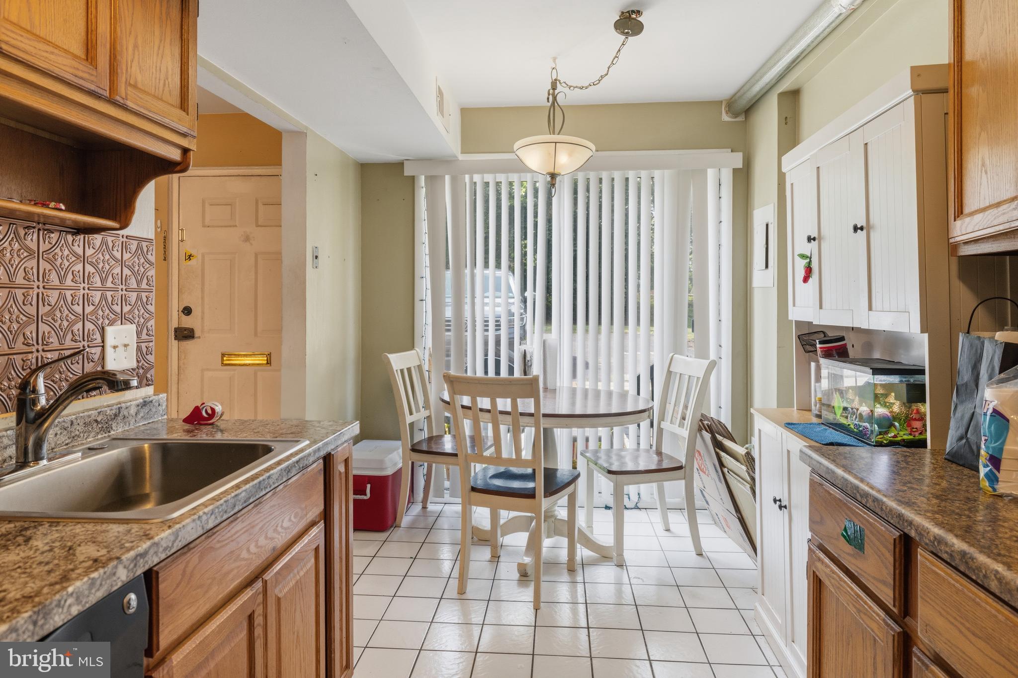205 SARATOGA COURT