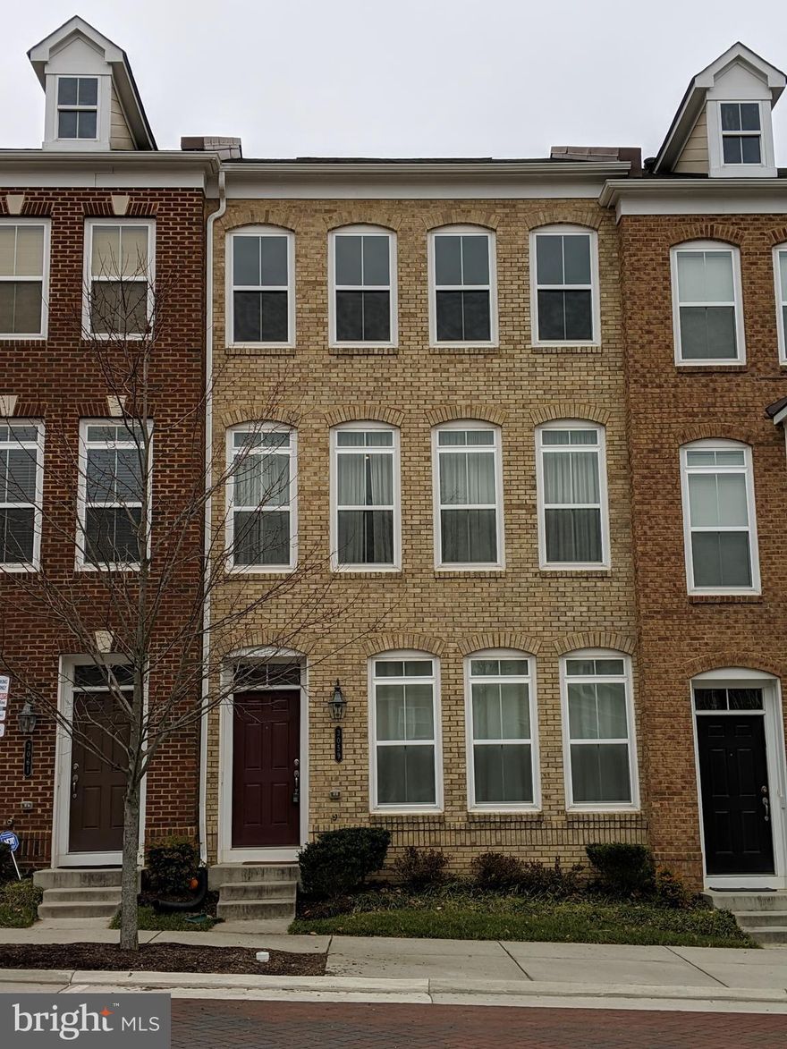 Oakton High School Pyramid; Walk-to-Metro; Immaculate 3BR 3.5BA end-unit TH w/2 car garage; luxury kitchen quartz countertop & TONS of cabinet space, SS appliances.  Deck off Kitchen; hardwood floor on main level and all bedrooms of upper level.  Near Vienna, Tysons, Rt 66/495/123/29.