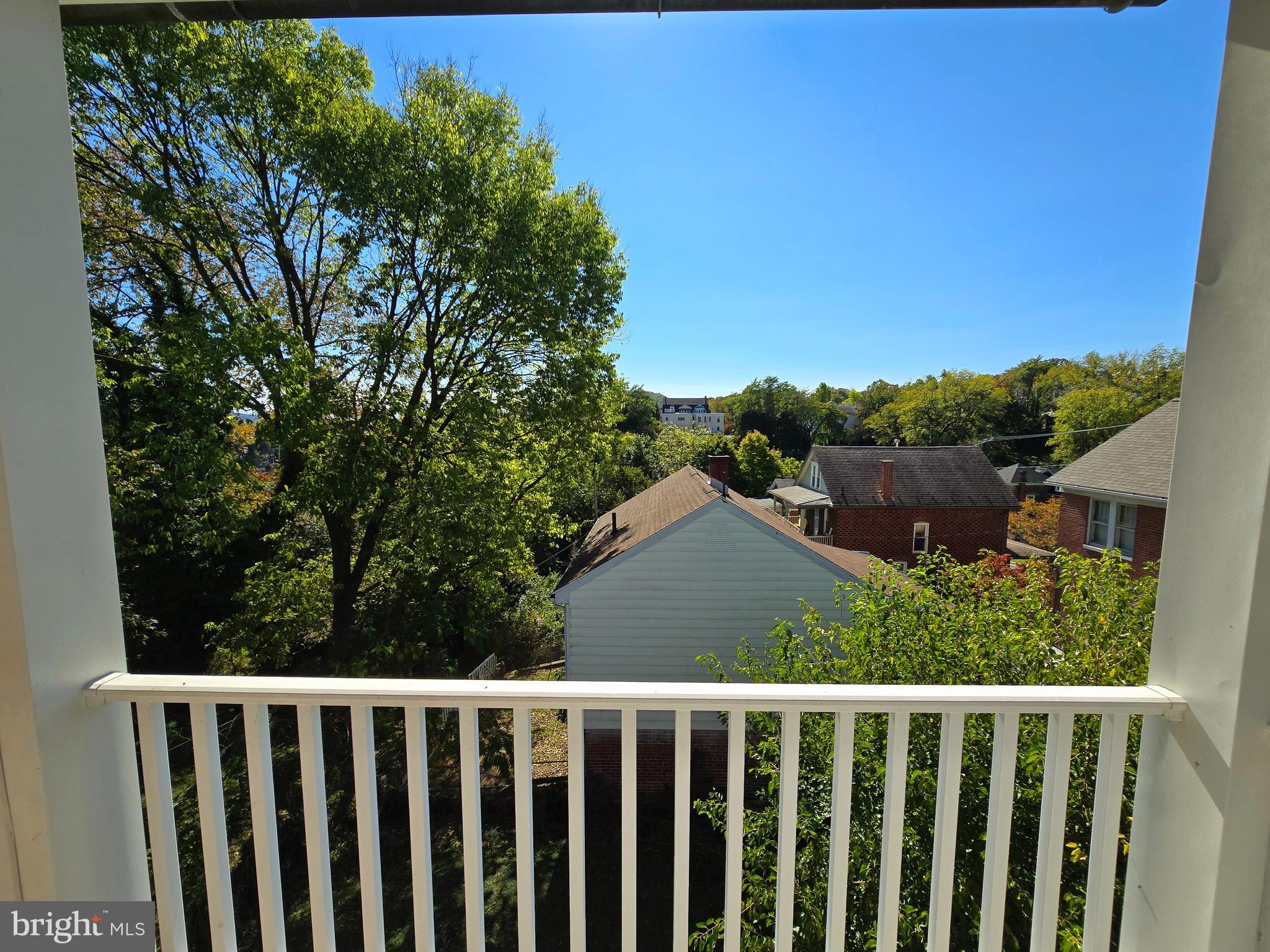 WEST SIDE - Residential