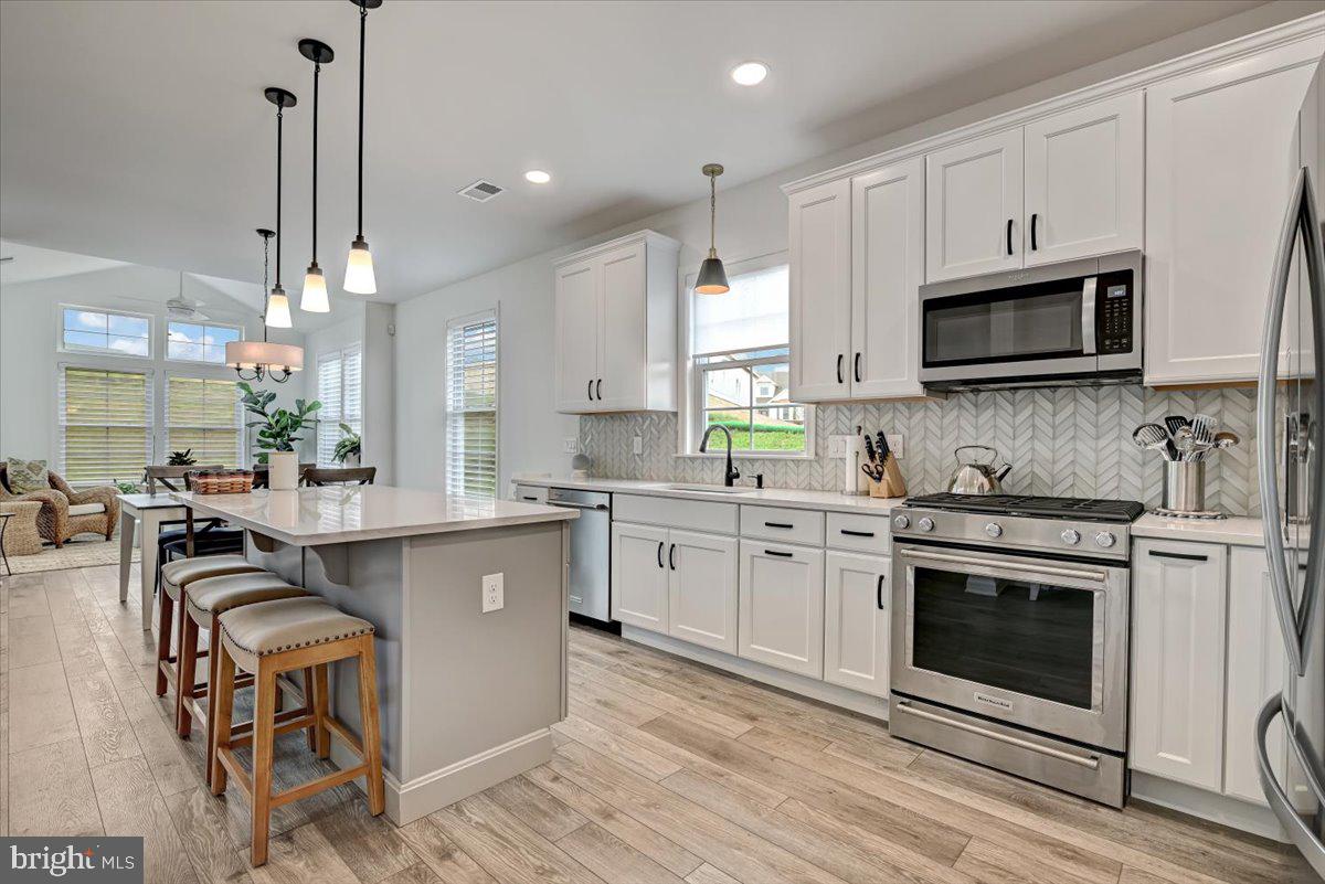 LOCUST VALLEY - Residential