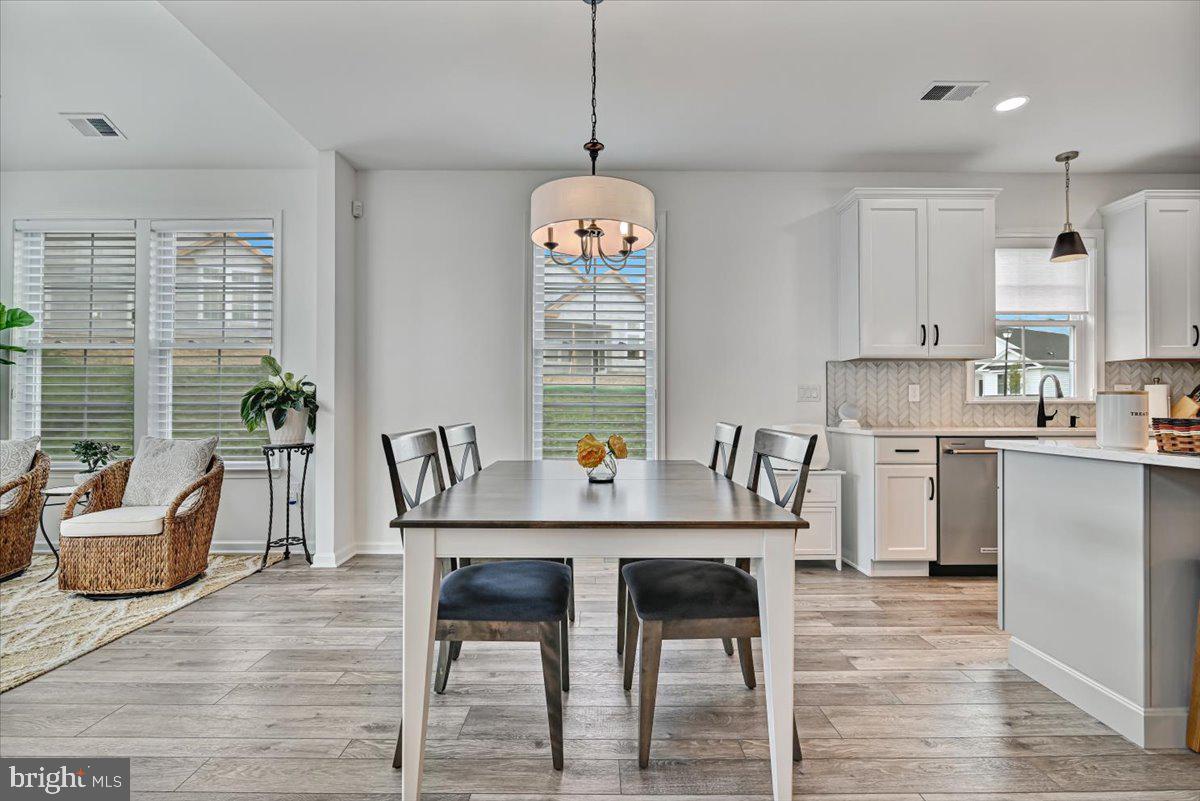 LOCUST VALLEY - Residential