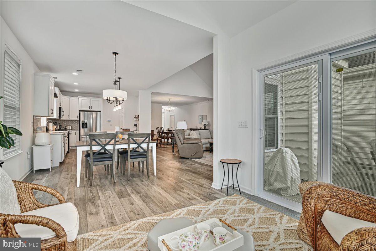 LOCUST VALLEY - Residential