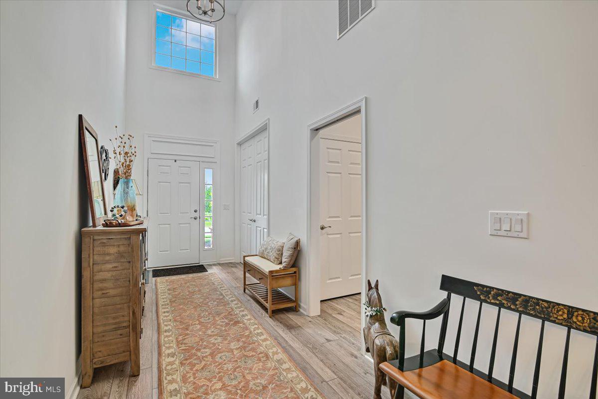 LOCUST VALLEY - Residential