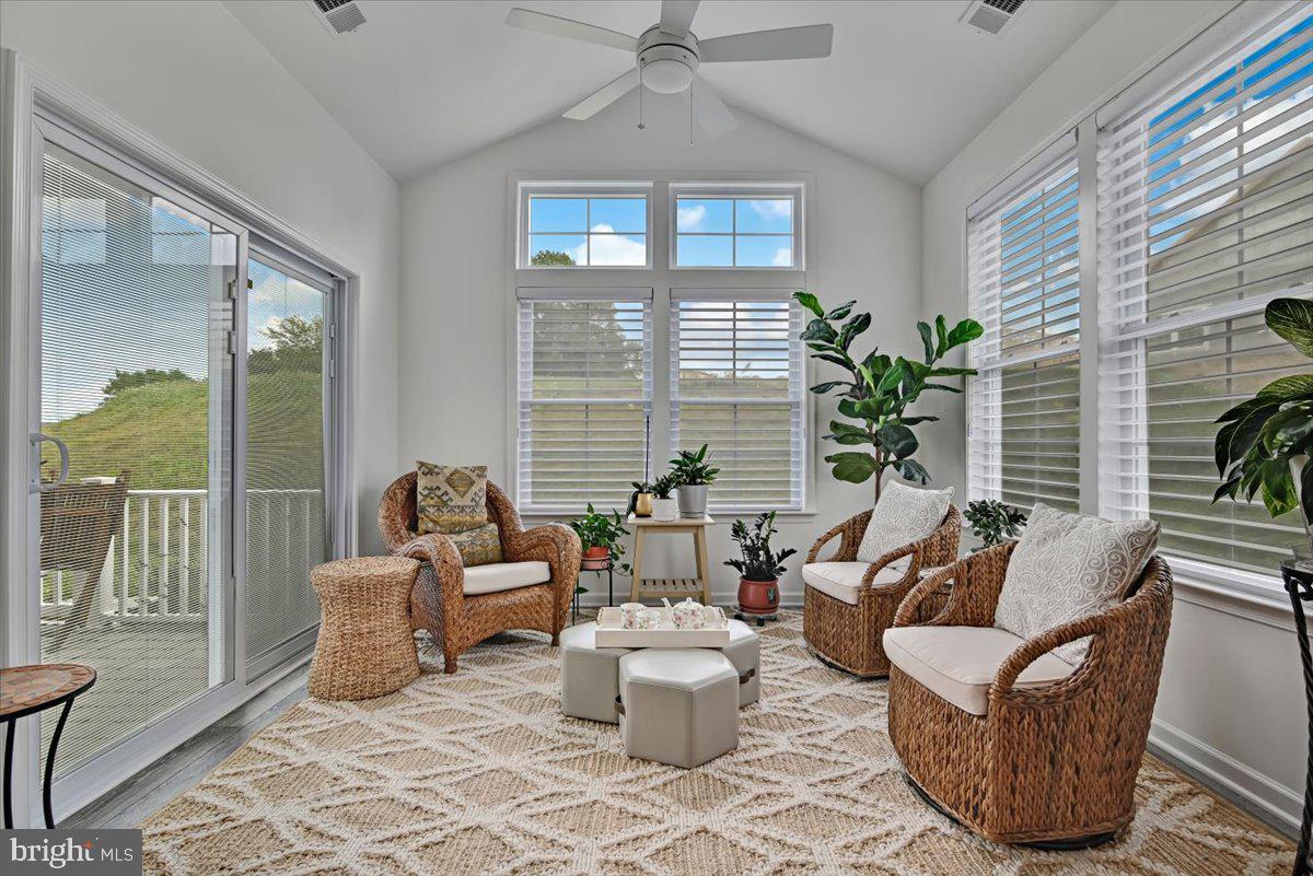 LOCUST VALLEY - Residential