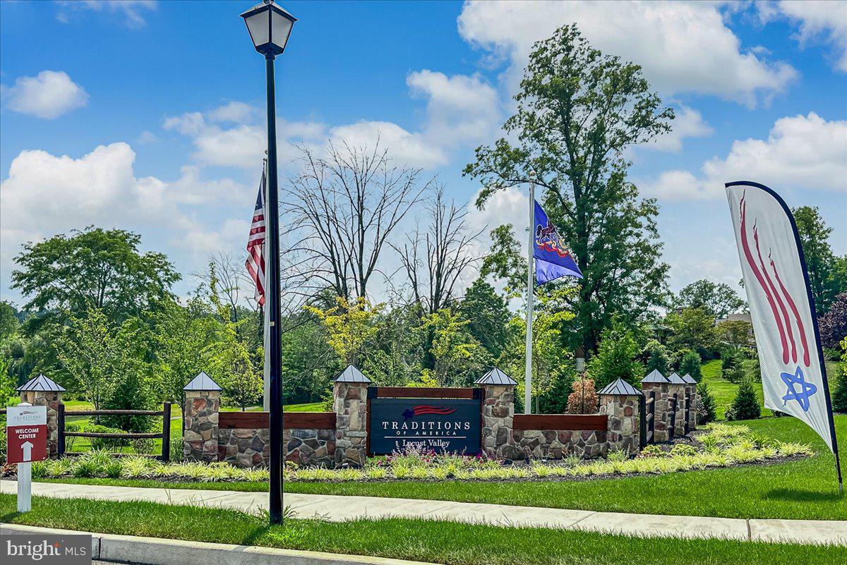 LOCUST VALLEY - Residential