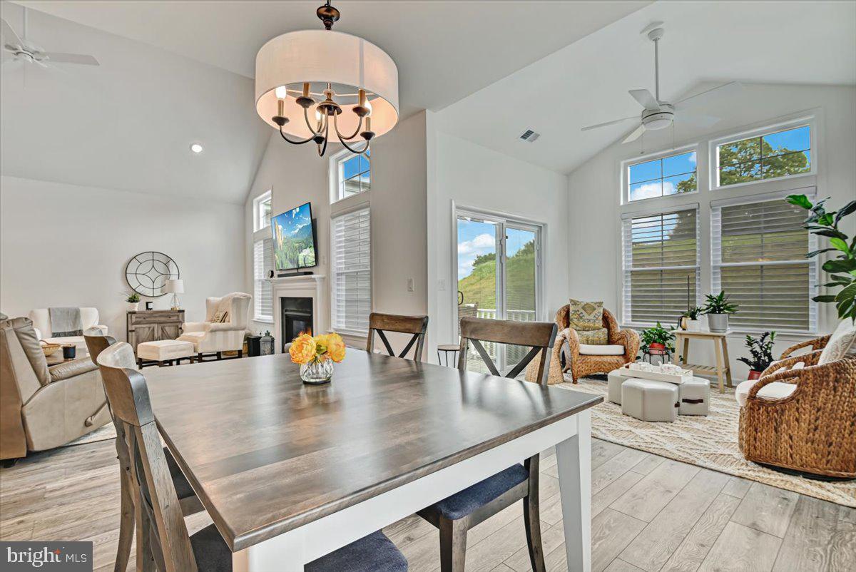 LOCUST VALLEY - Residential