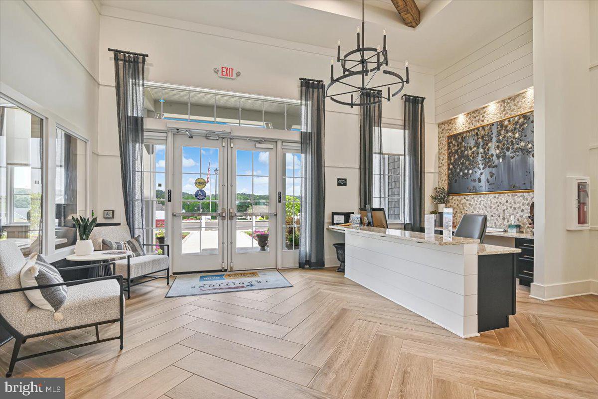 LOCUST VALLEY - Residential