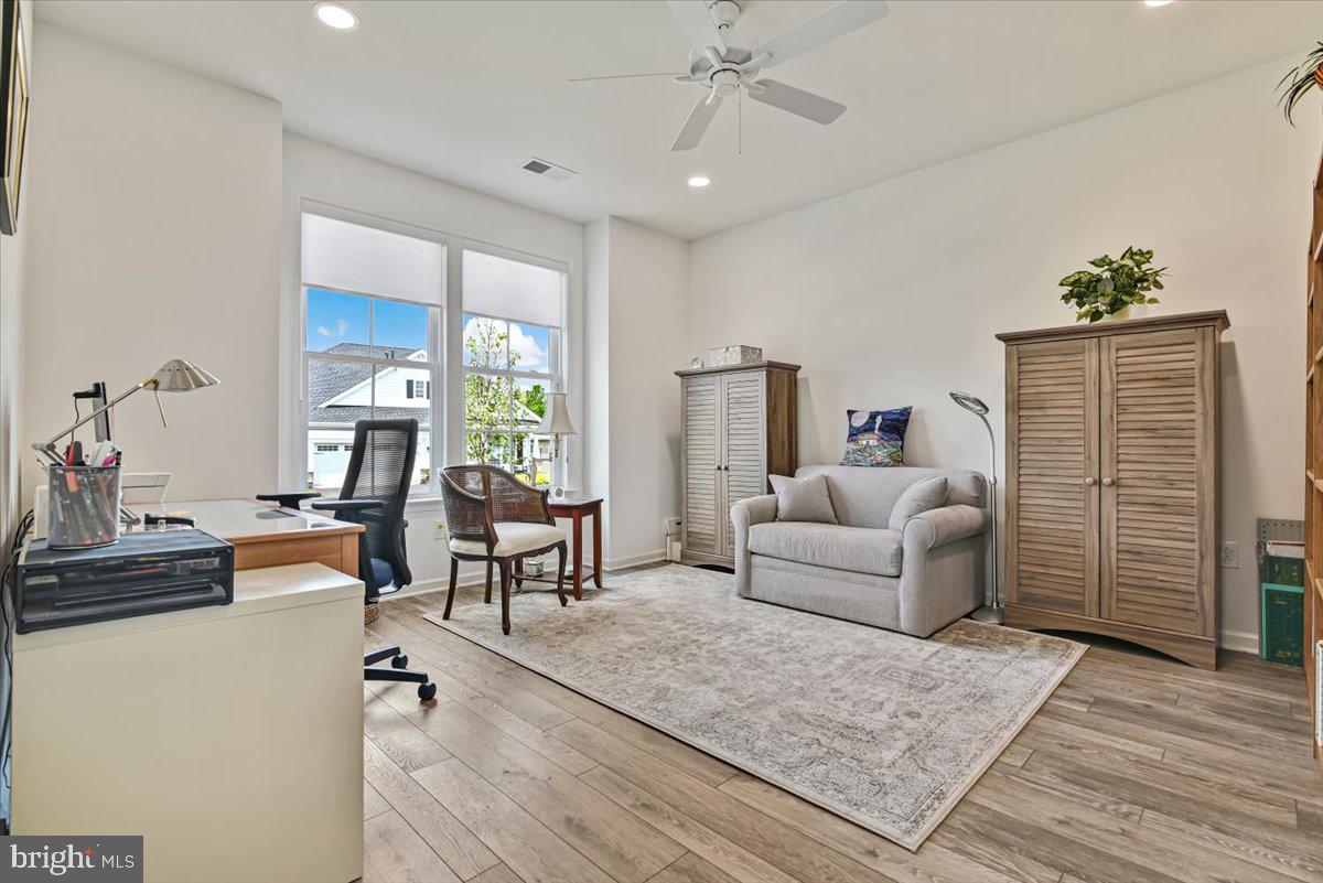 LOCUST VALLEY - Residential