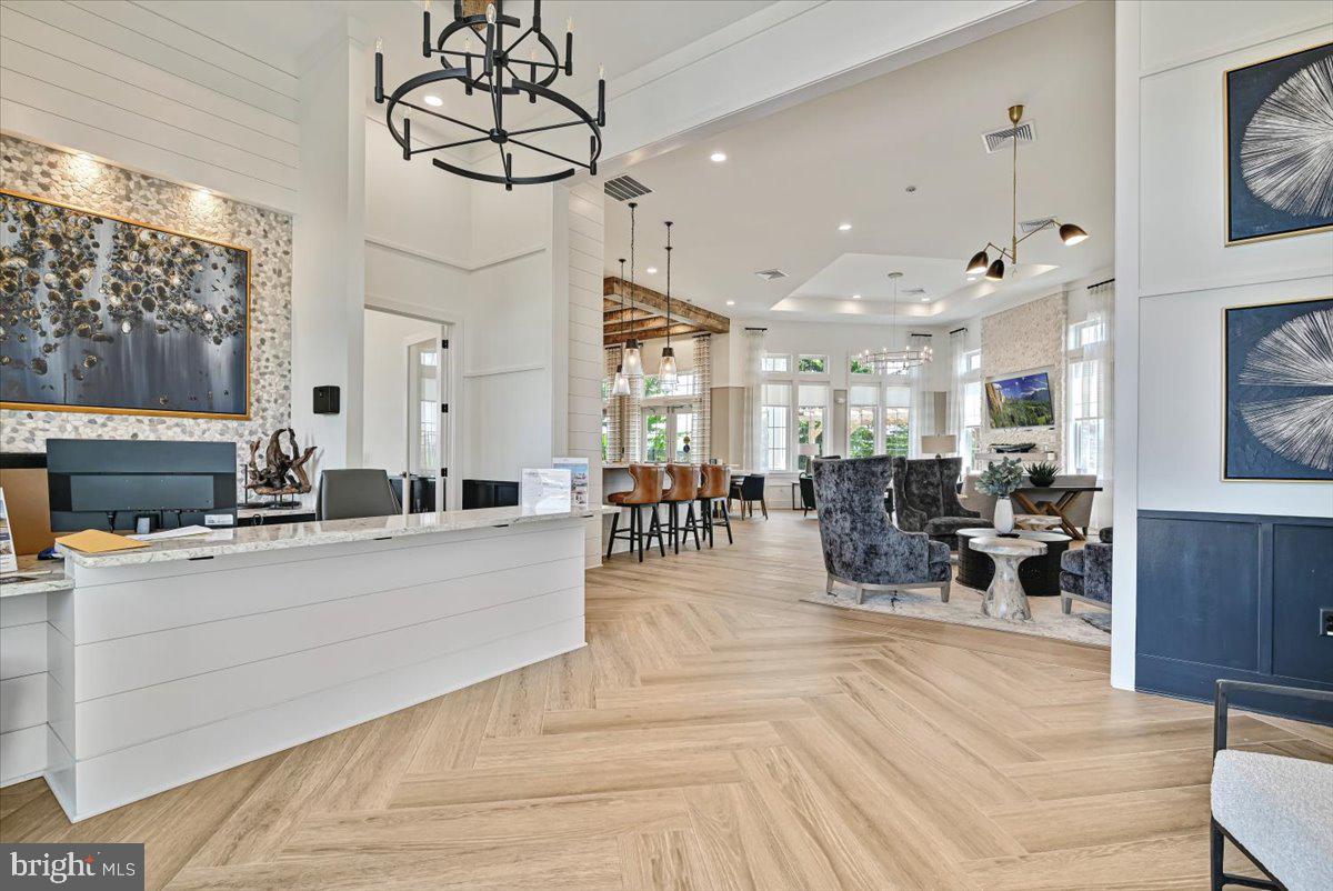 LOCUST VALLEY - Residential