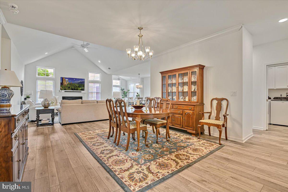 LOCUST VALLEY - Residential